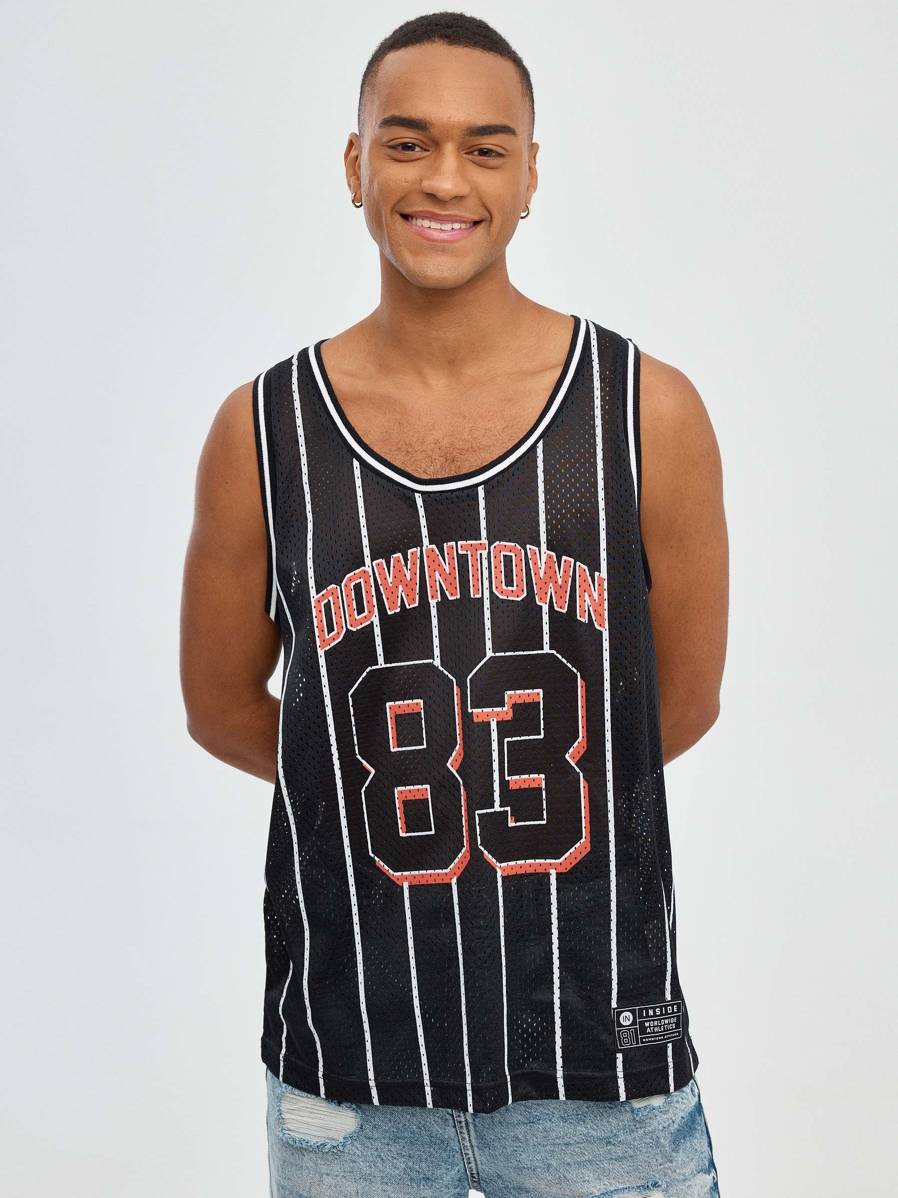 Camiseta Downtown 83 preto vista meia frontal