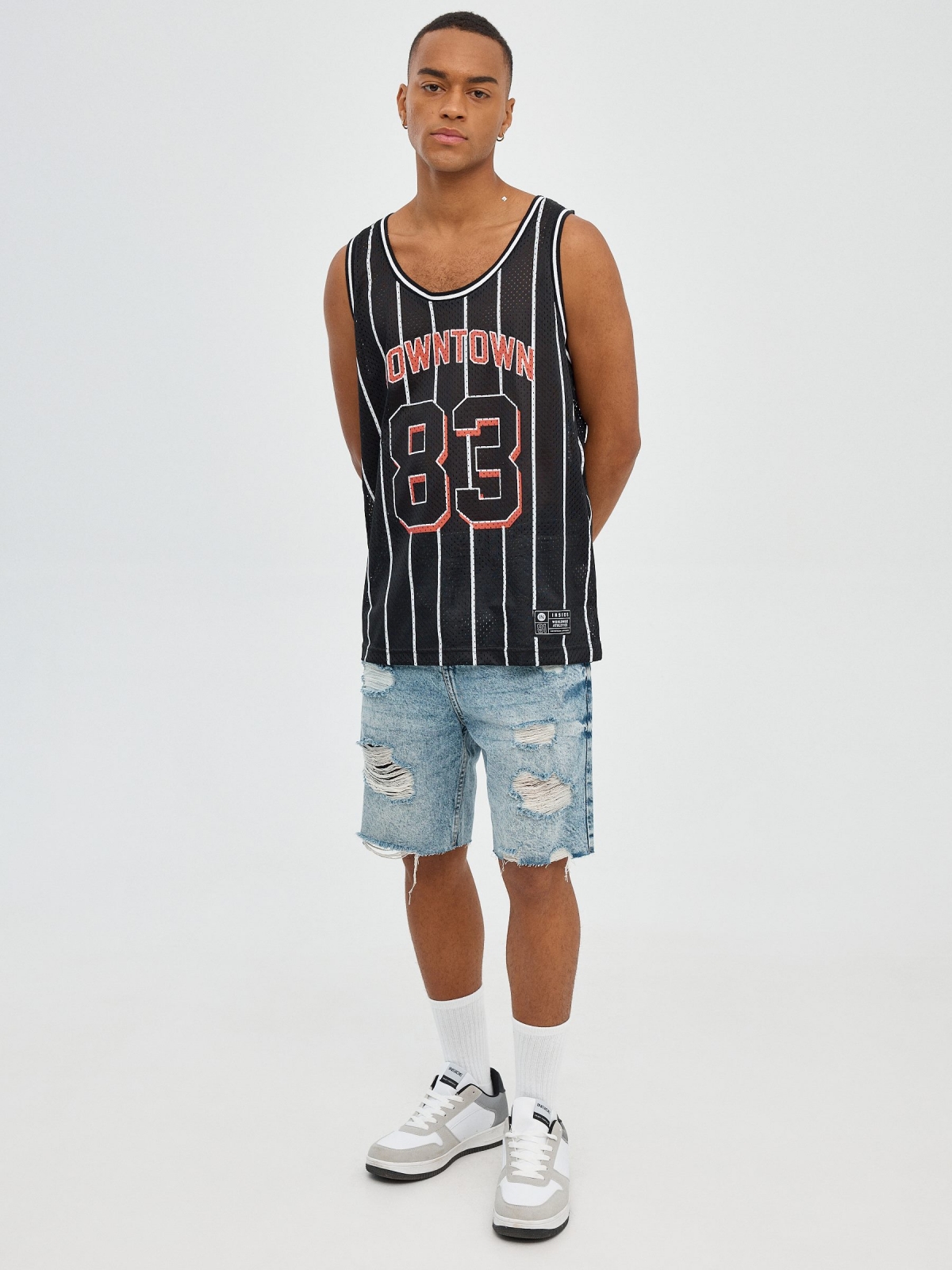 Camiseta Downtown 83 preto vista geral frontal