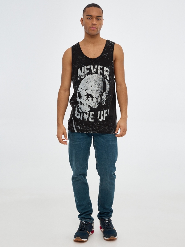 T-shirt com crânio preto vista geral frontal