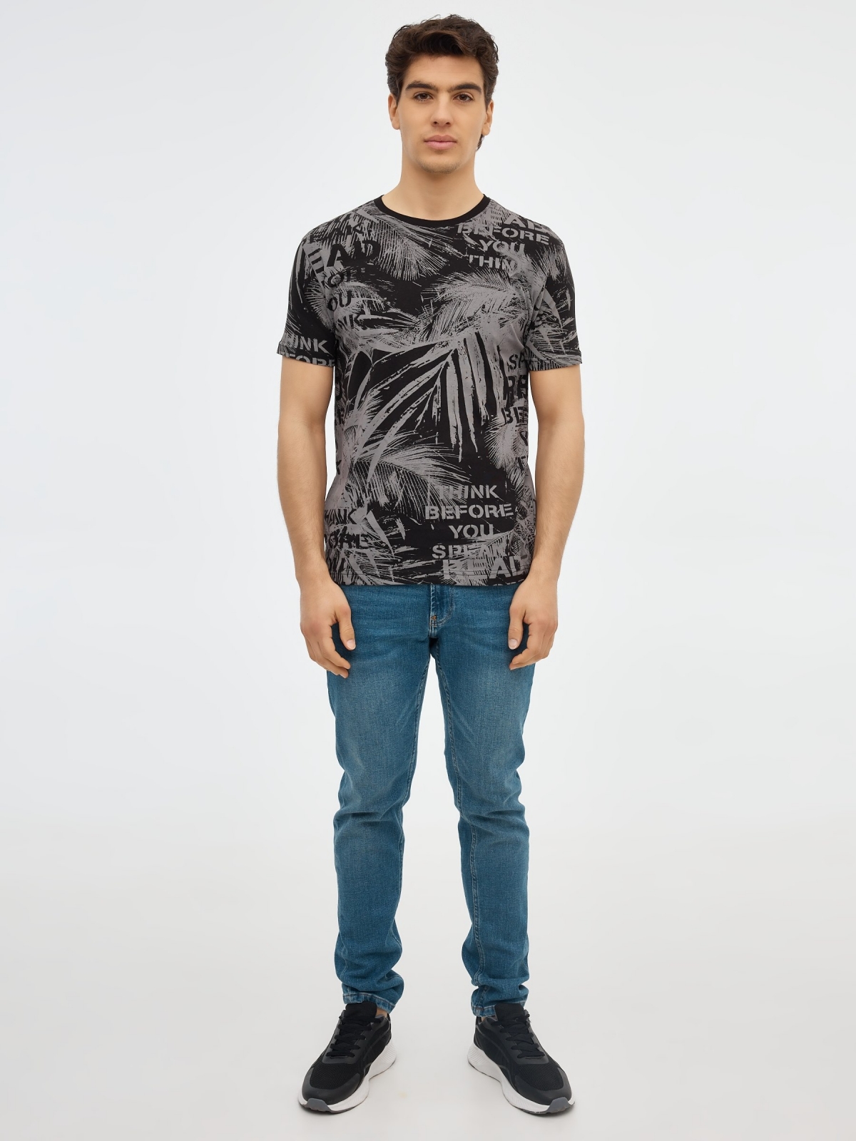 Camiseta print gráfico negro vista general frontal