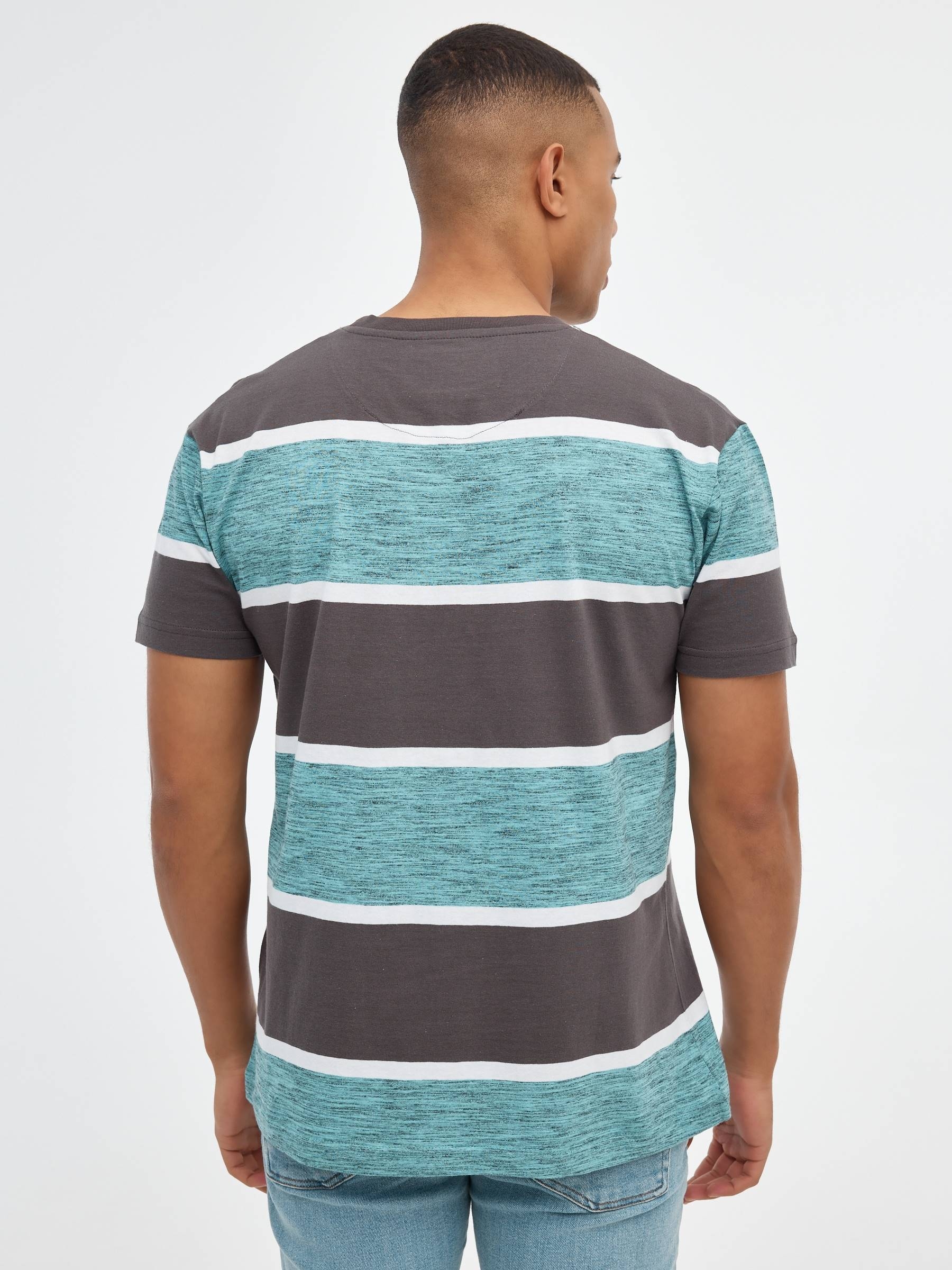 T-shirt às riscas bicolores verde vista meia frontal