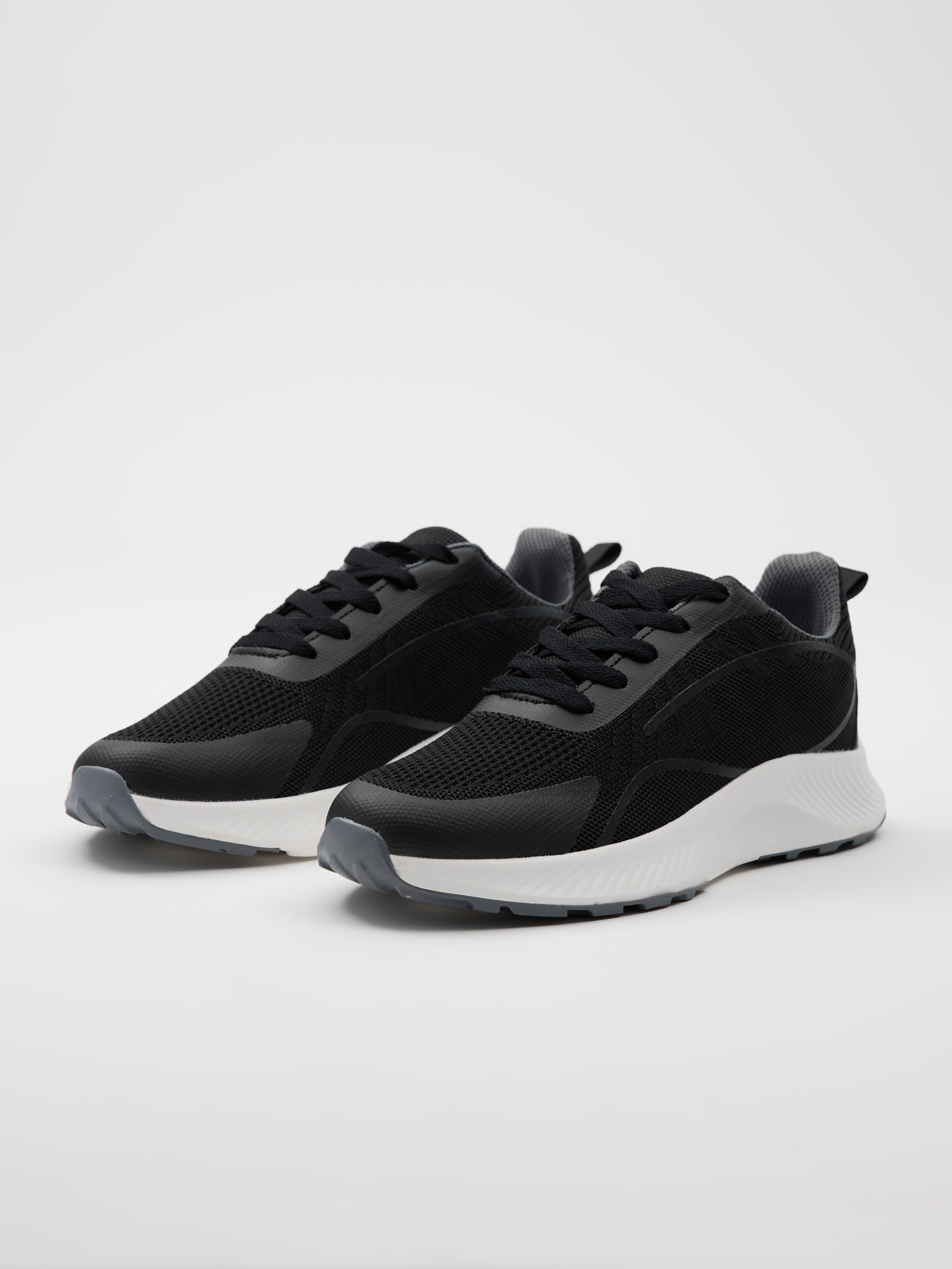 Tênis de nylon preto casual