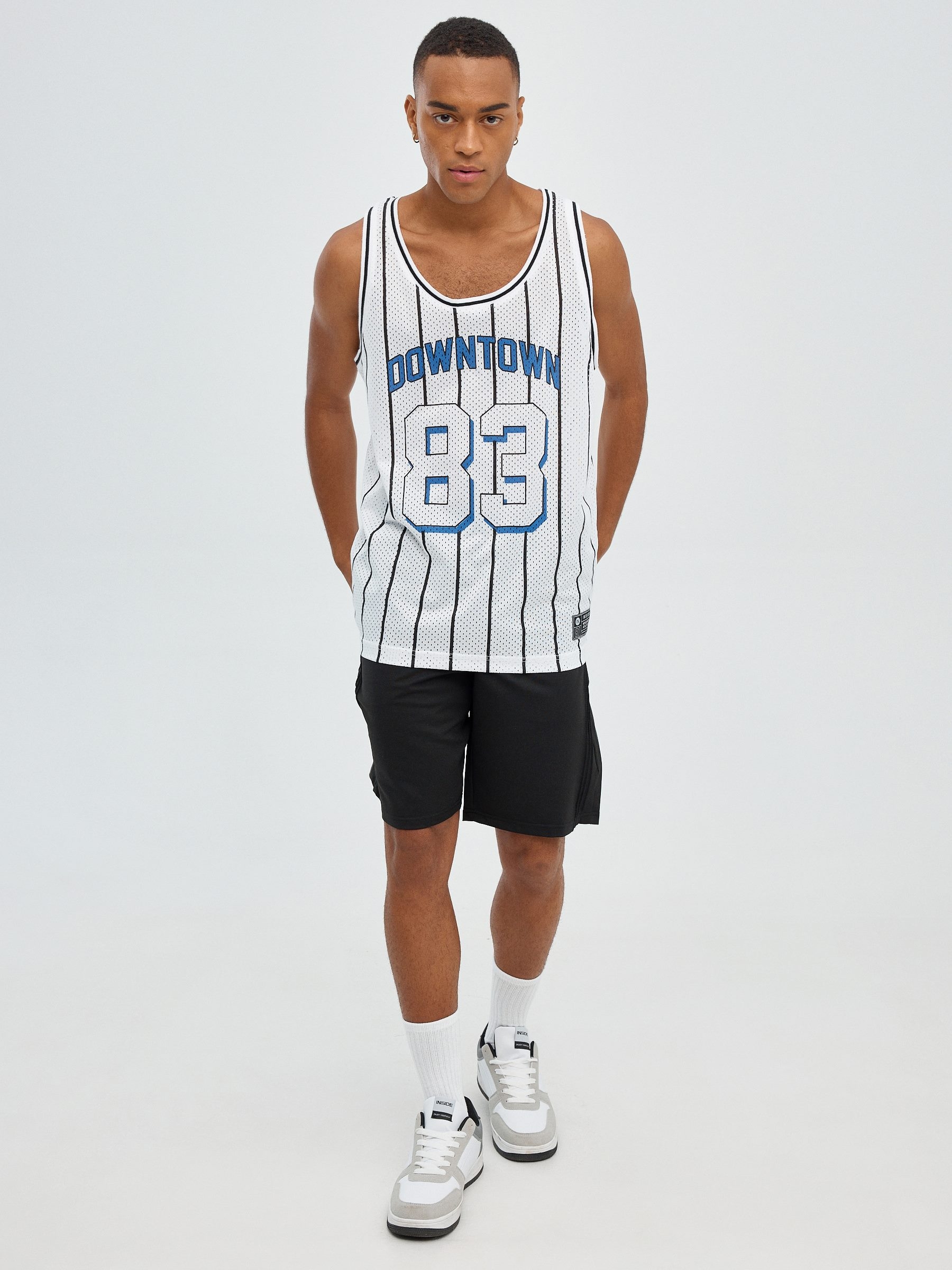 Camiseta Downtown 83 branco vista meia frontal