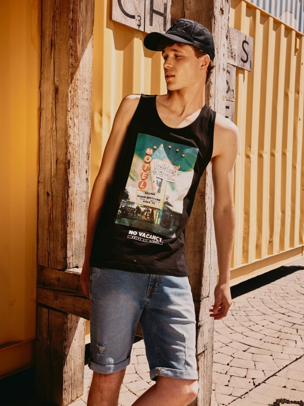 Holiday graphic t-shirt black detail view