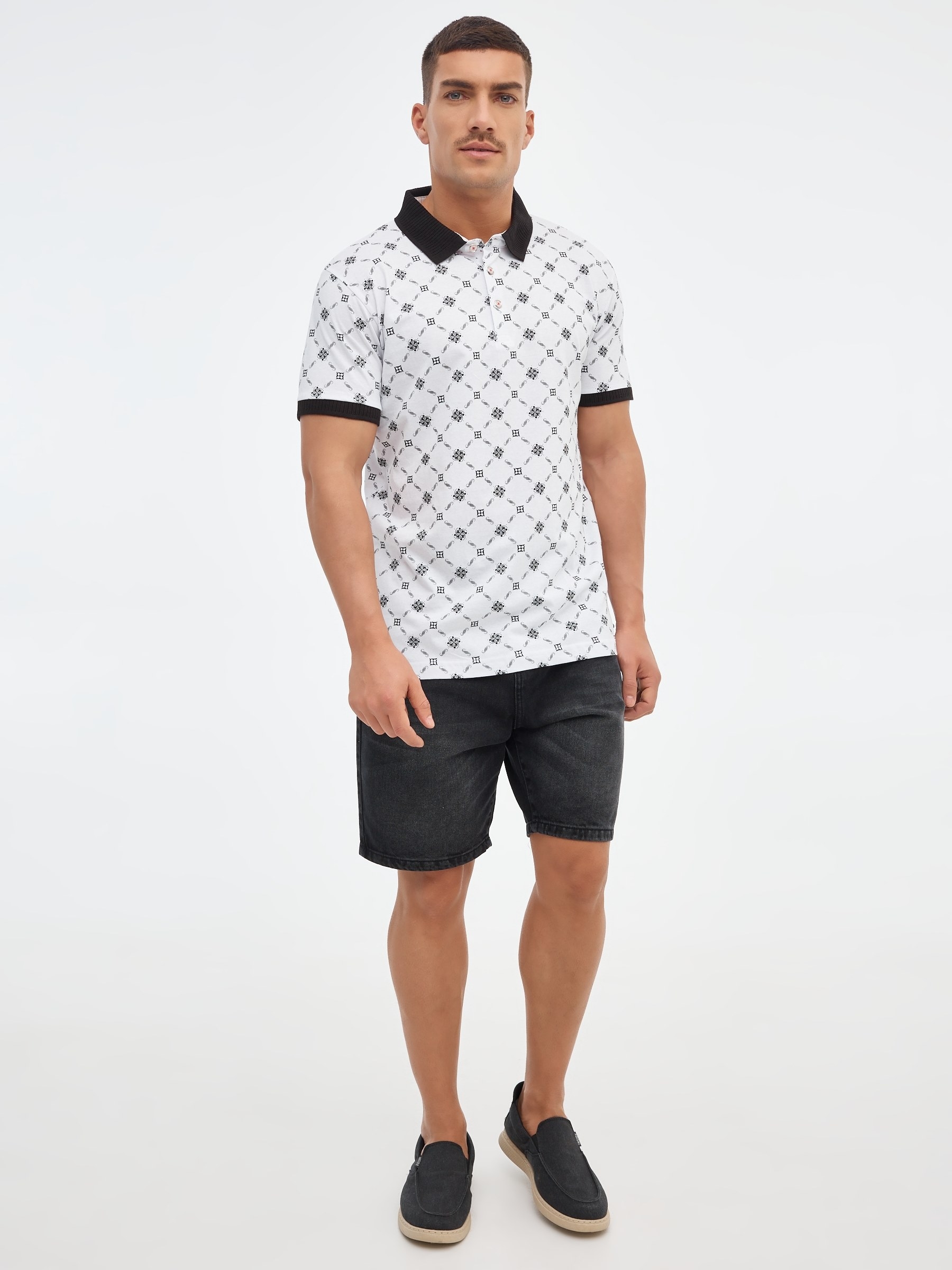 Polo estampado grecas blanco vista media frontal