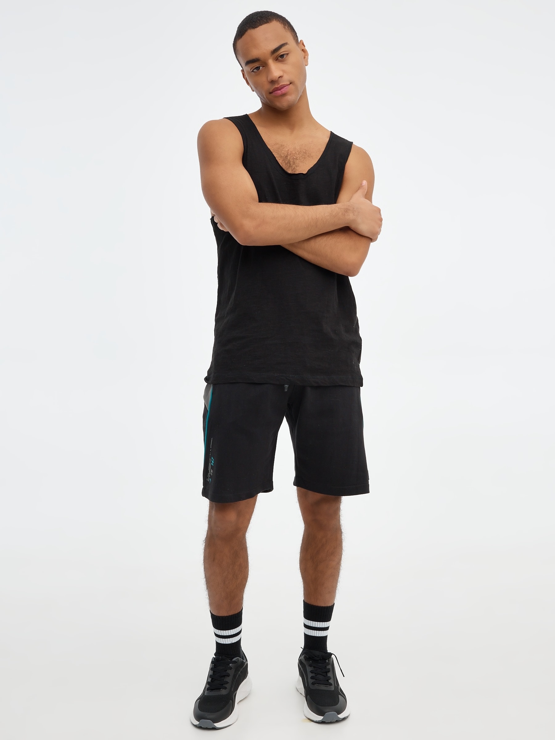 Sport jogger bermuda shorts black middle front view