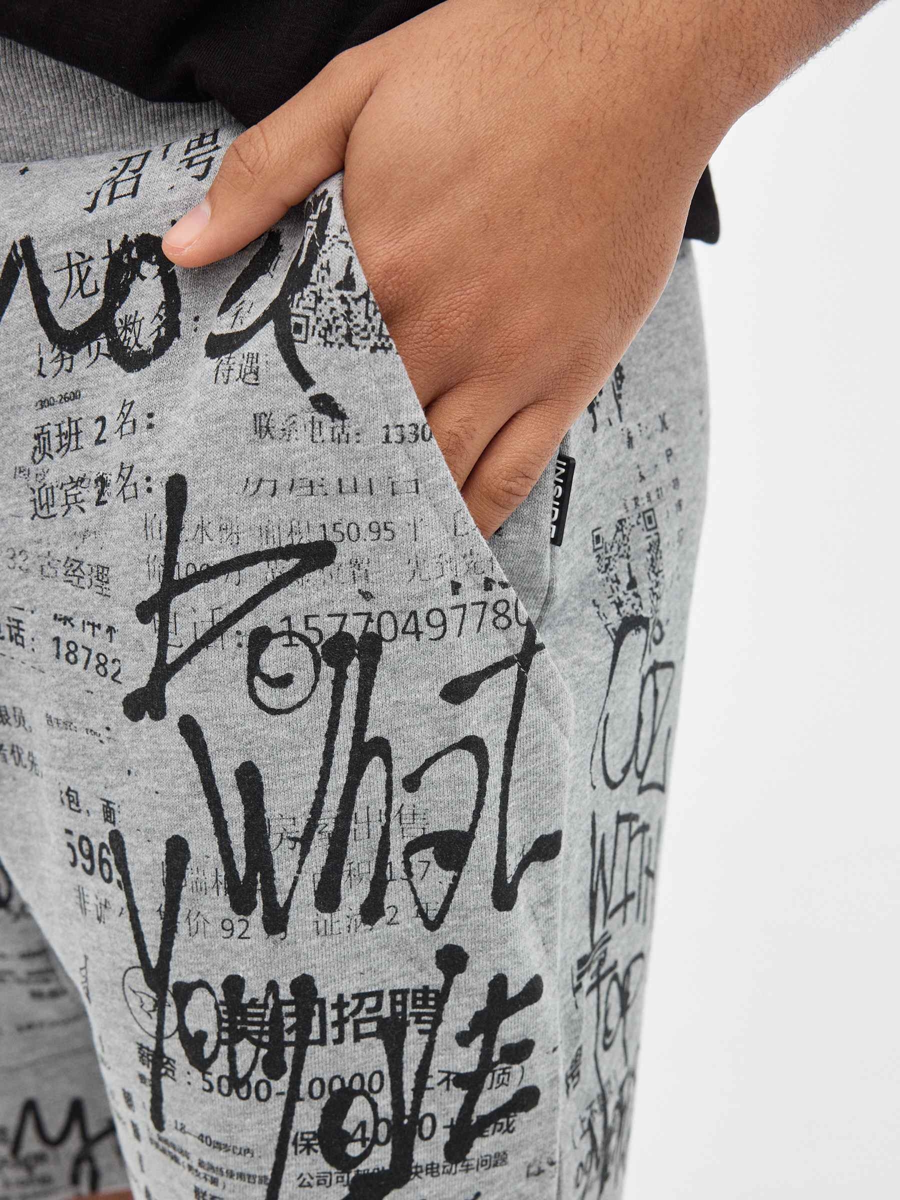 Bermuda jogger graffiti gris vista media frontal