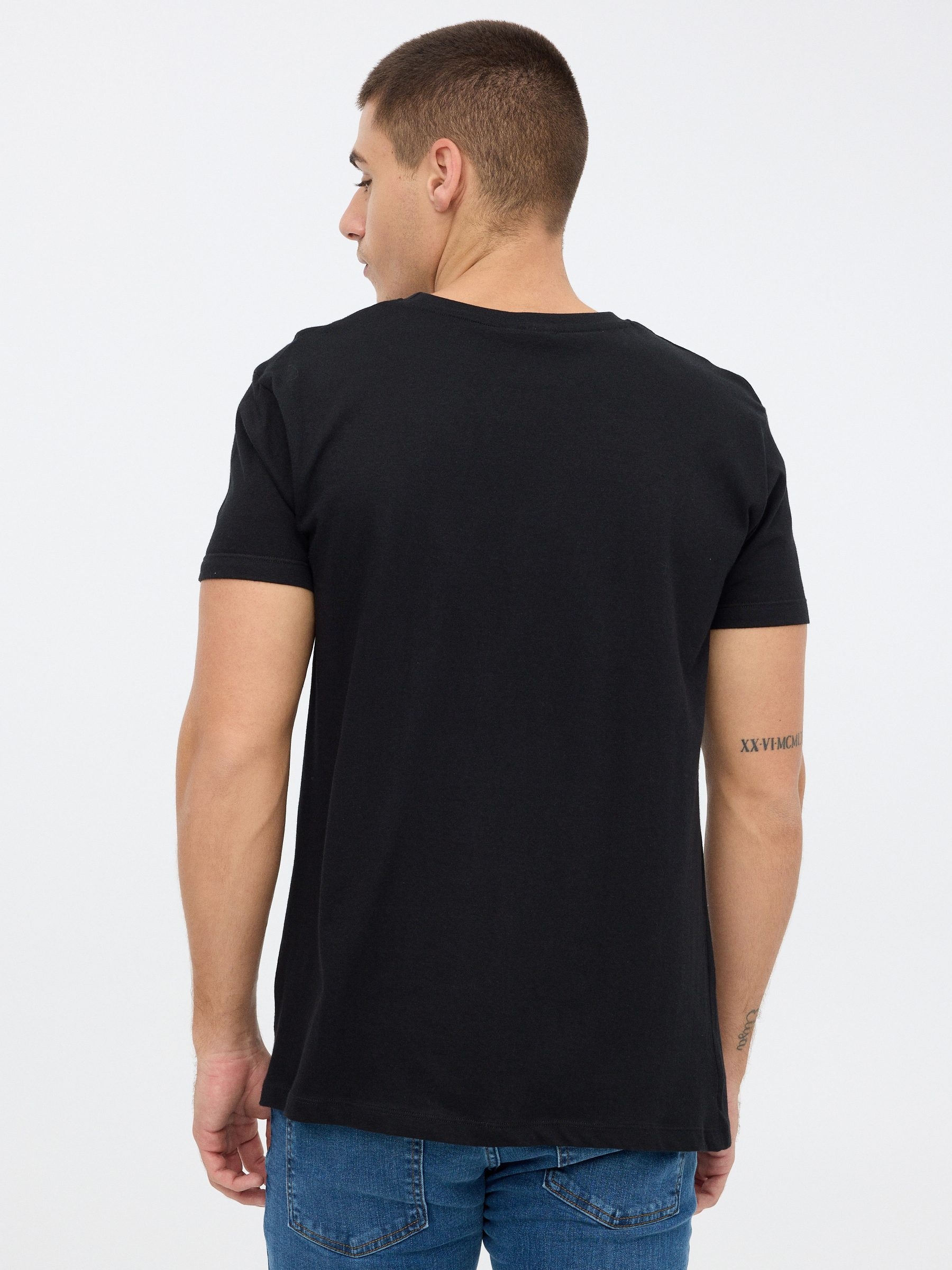 T-shirt Avatar preto vista meia frontal