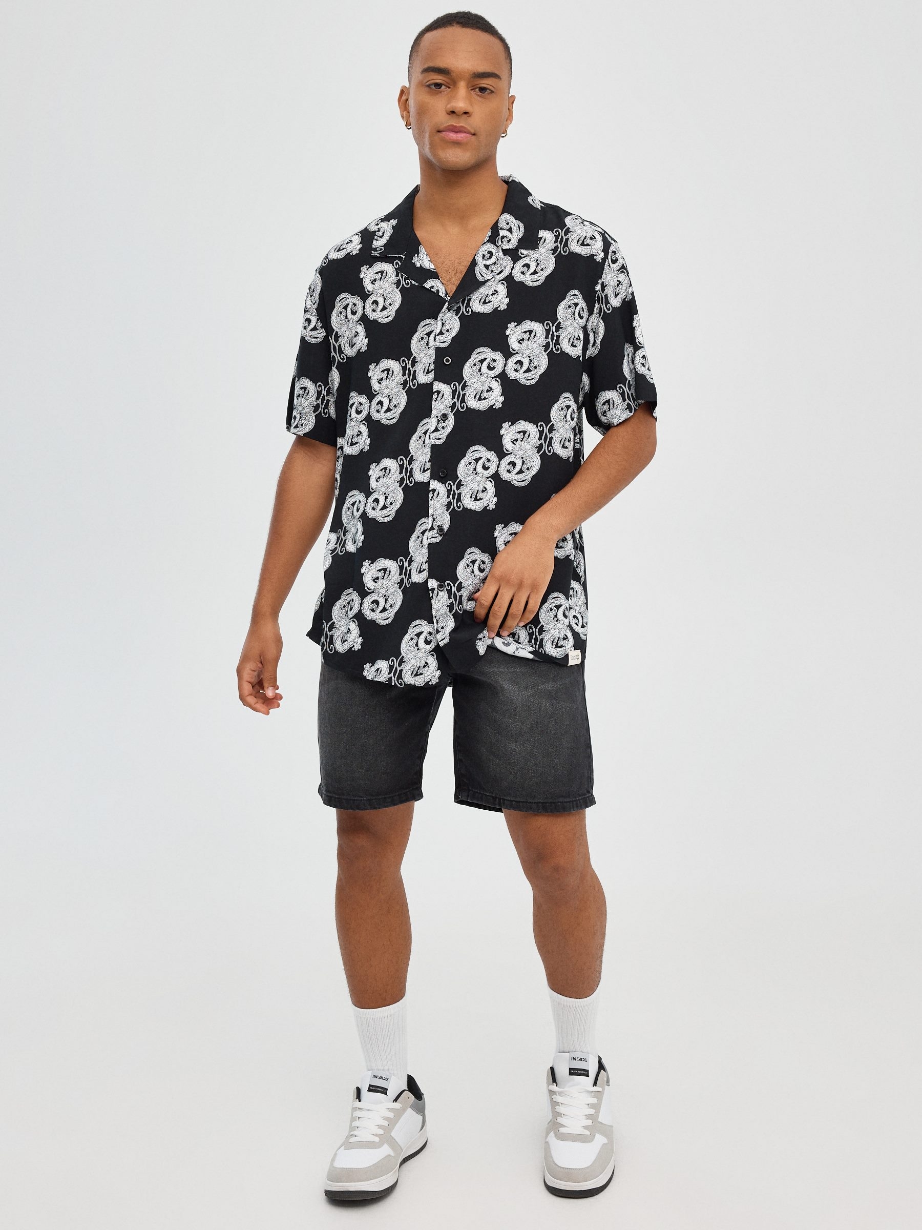 Camisa Dragon Ball negro vista media frontal