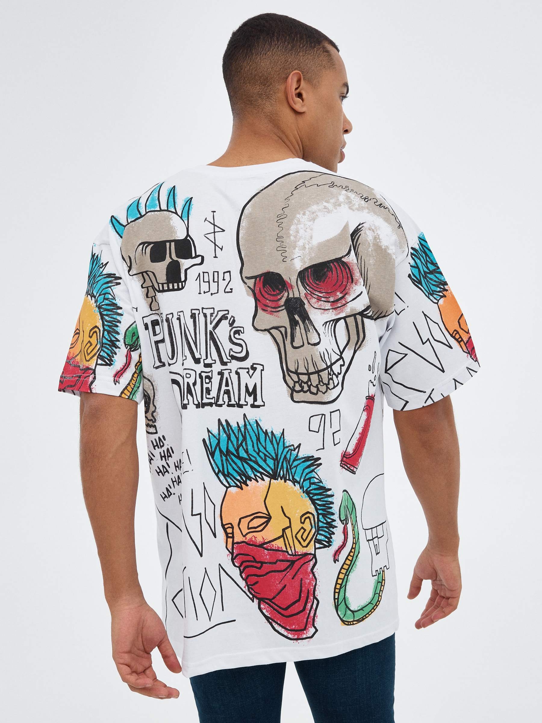Oversized skulls t-shirt white middle front view