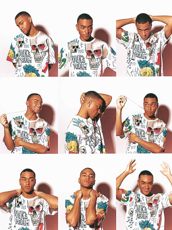 Oversized skulls t-shirt white foreground