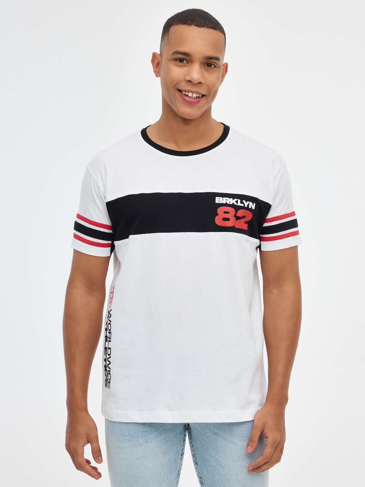 T-shirt de desporto branco vista meia frontal