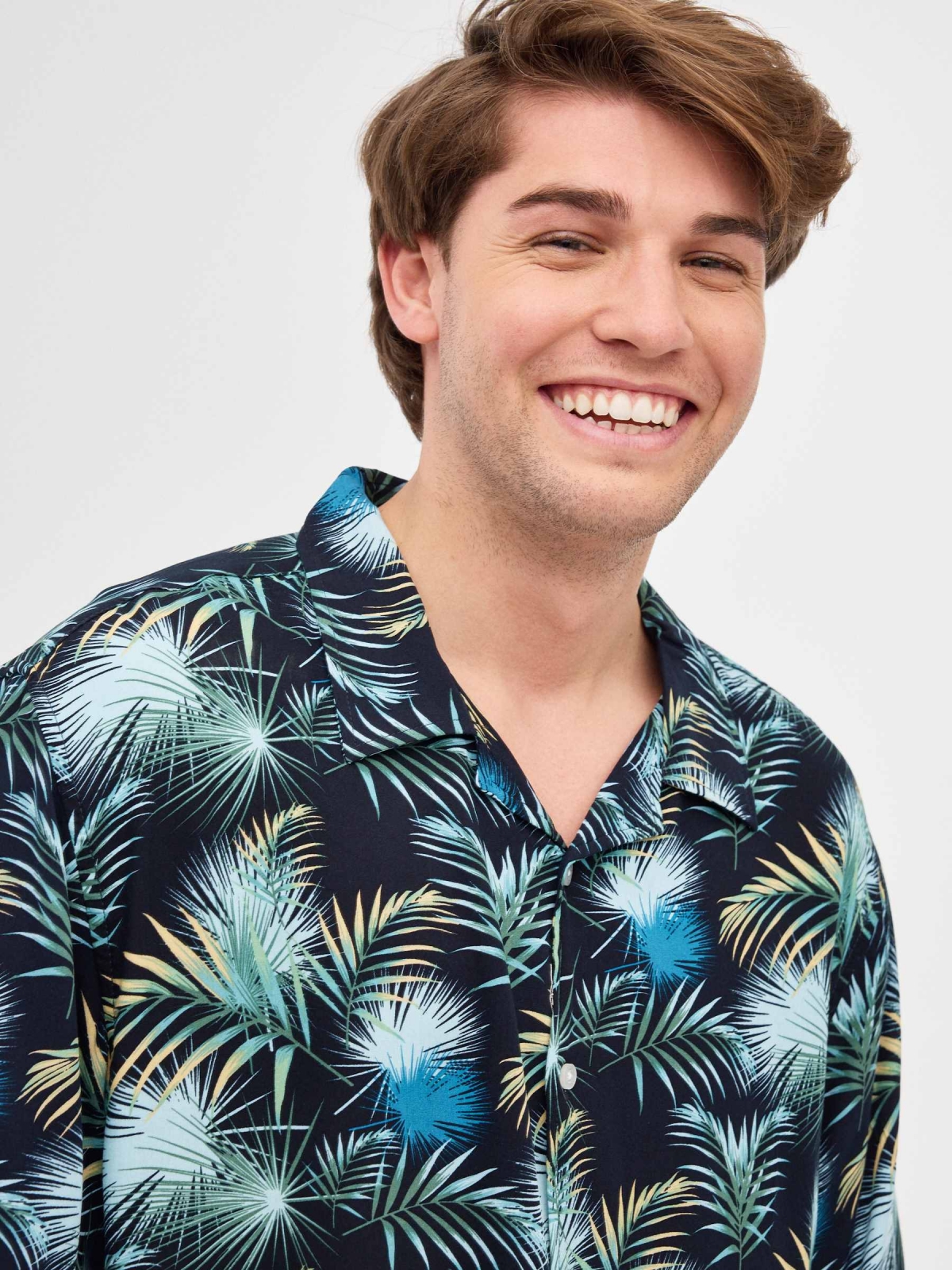 %Pto% Camisa negra print hojas azul marino