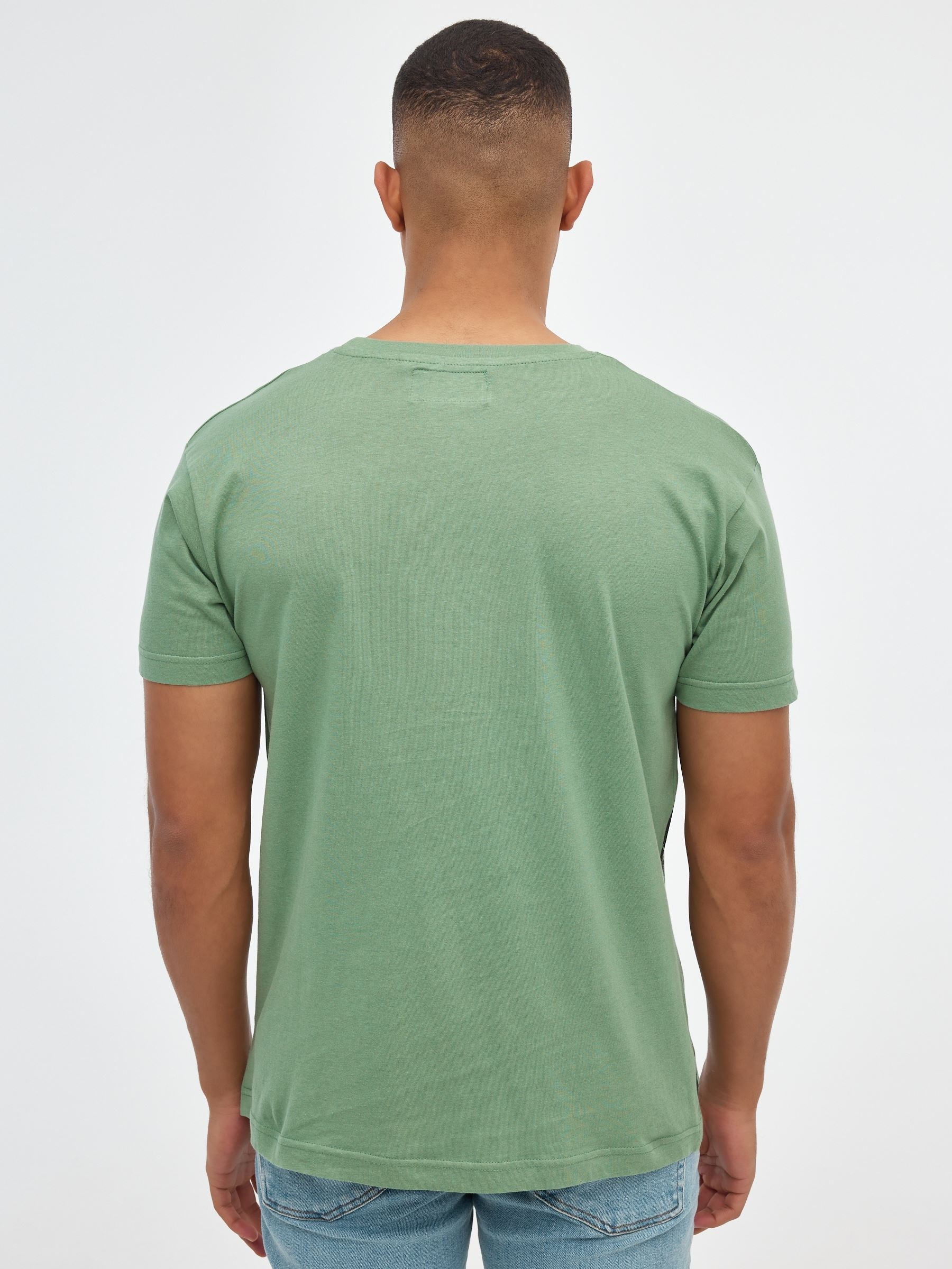 T-shirt da Costa de Ouro verde oliva vista meia frontal