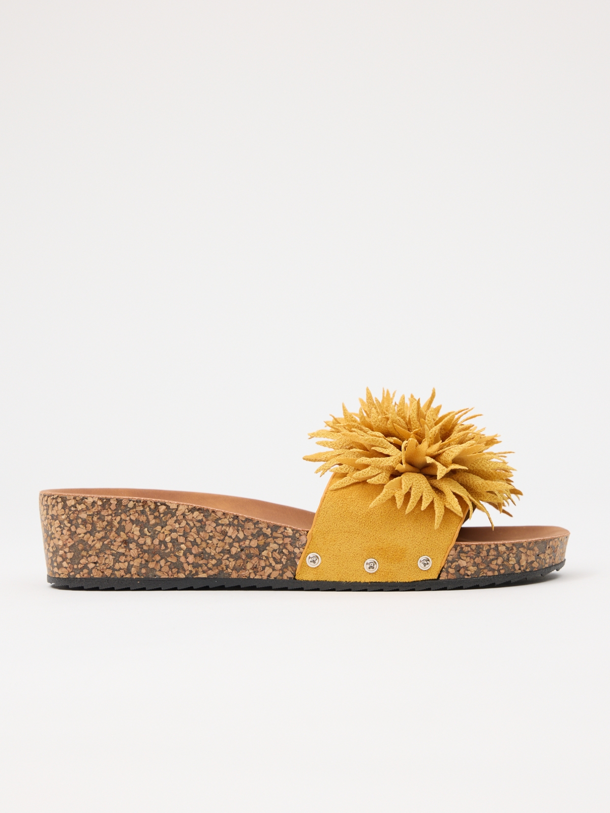 Wedge shovel with flower strip mustard