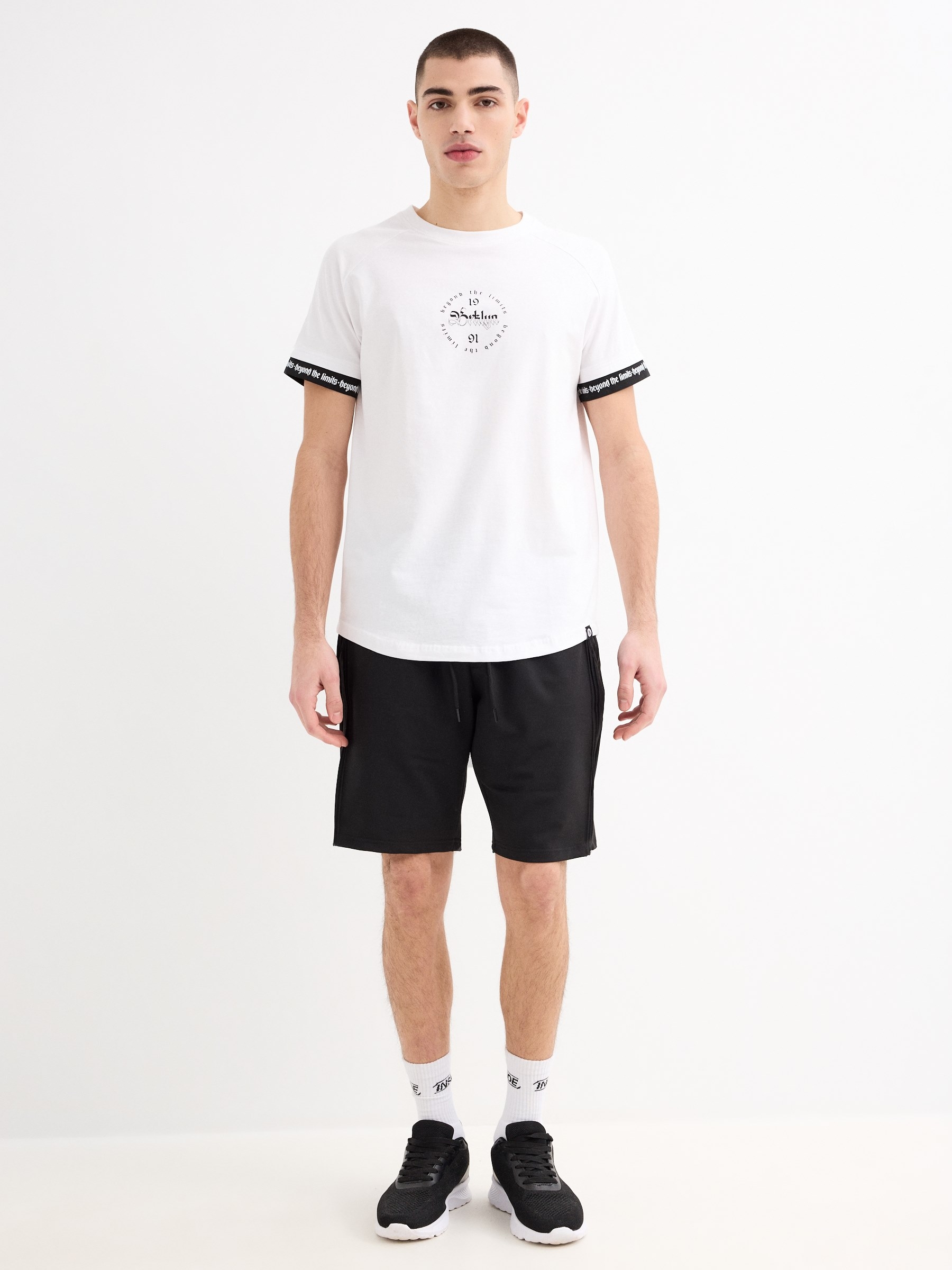 Raglan T-shirt with text detail white middle front view