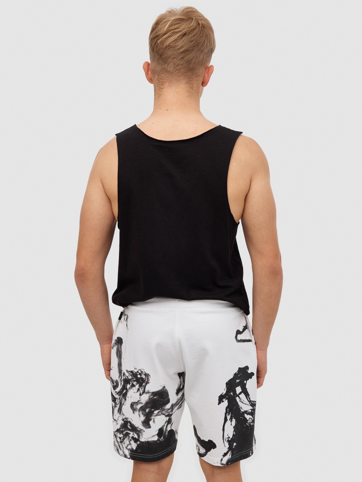 Bermuda jogger graffiti blanco