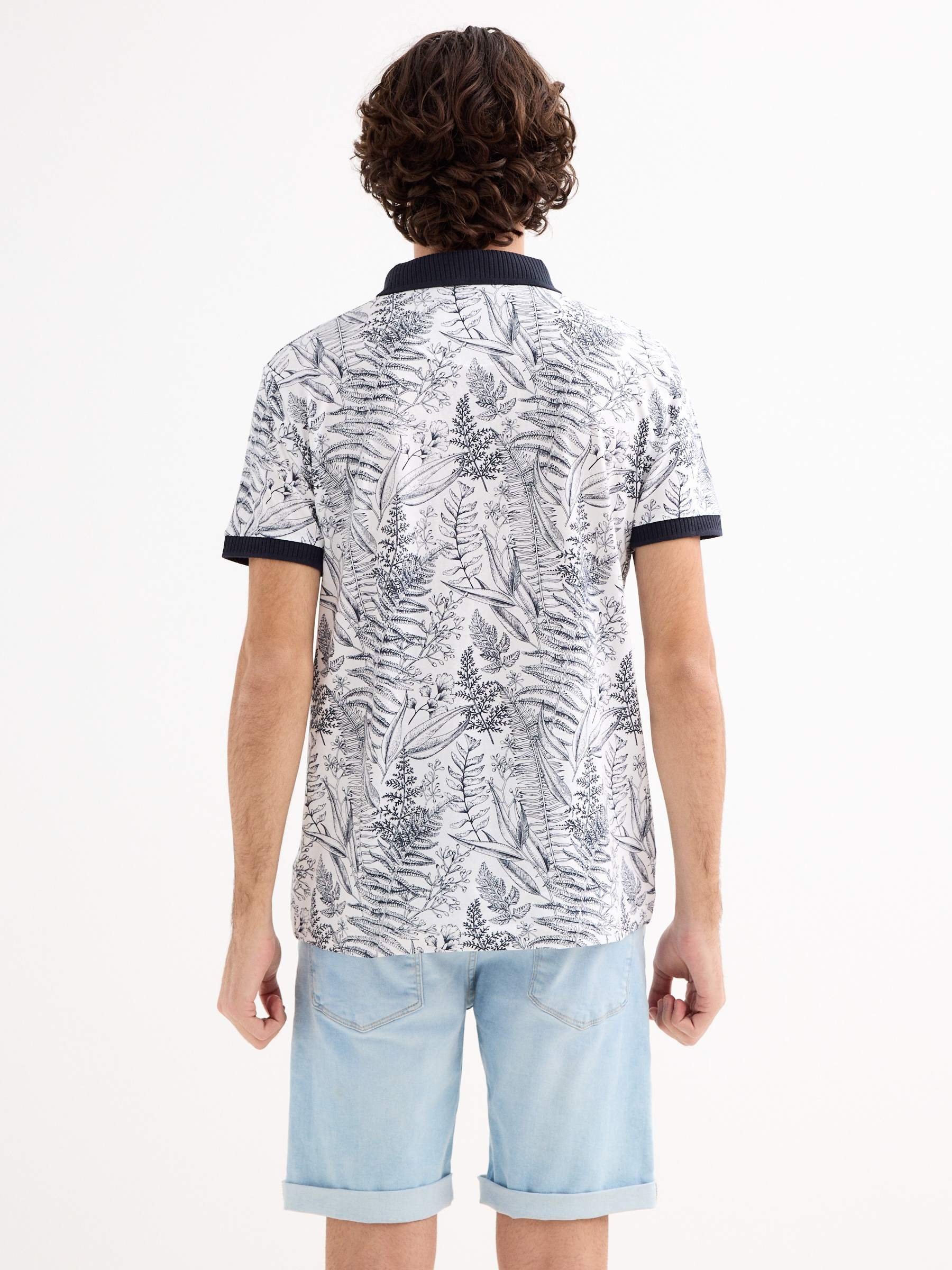 Polo tropical cuello camisa blanco vista media frontal