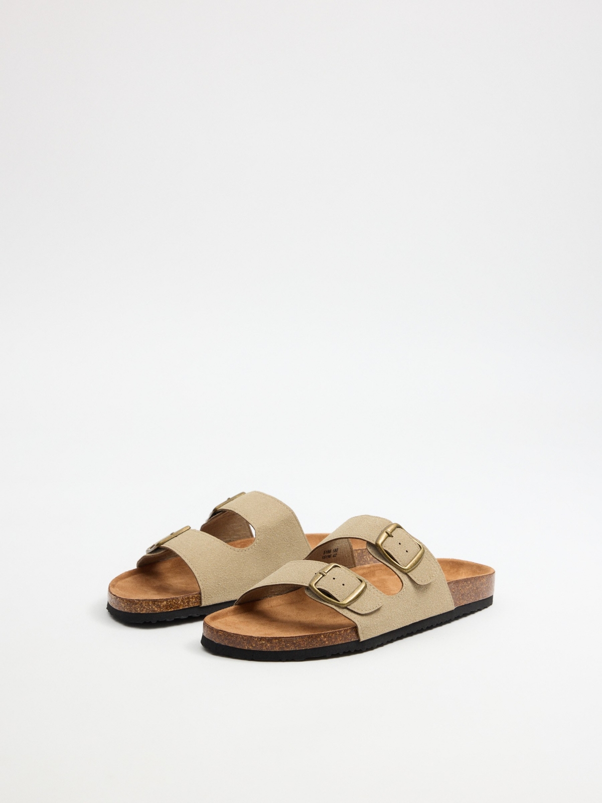 Flat sandal with double strap buckle sand. sand 45º front view