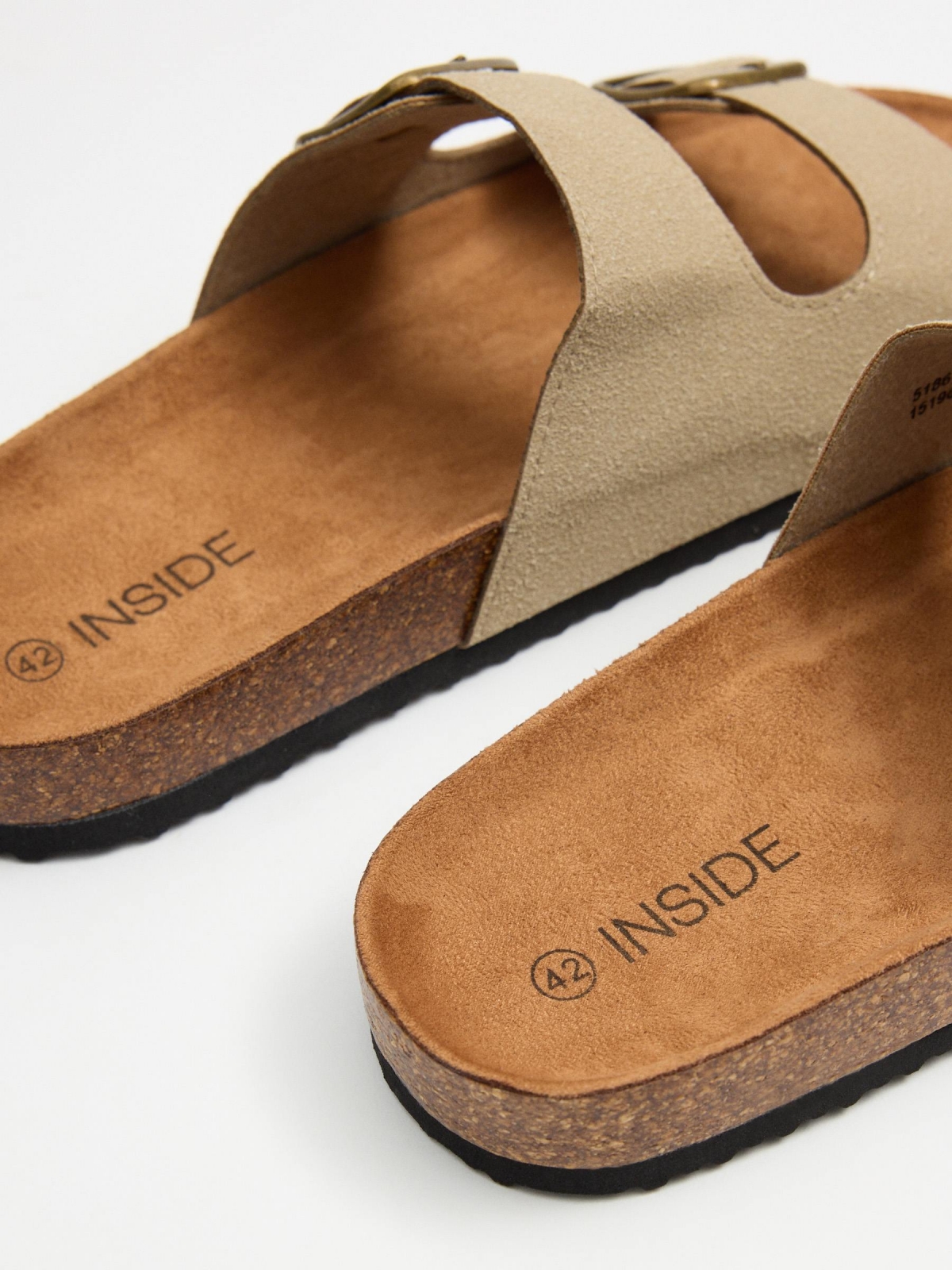 Flat sandal with double strap buckle sand. sand detail view