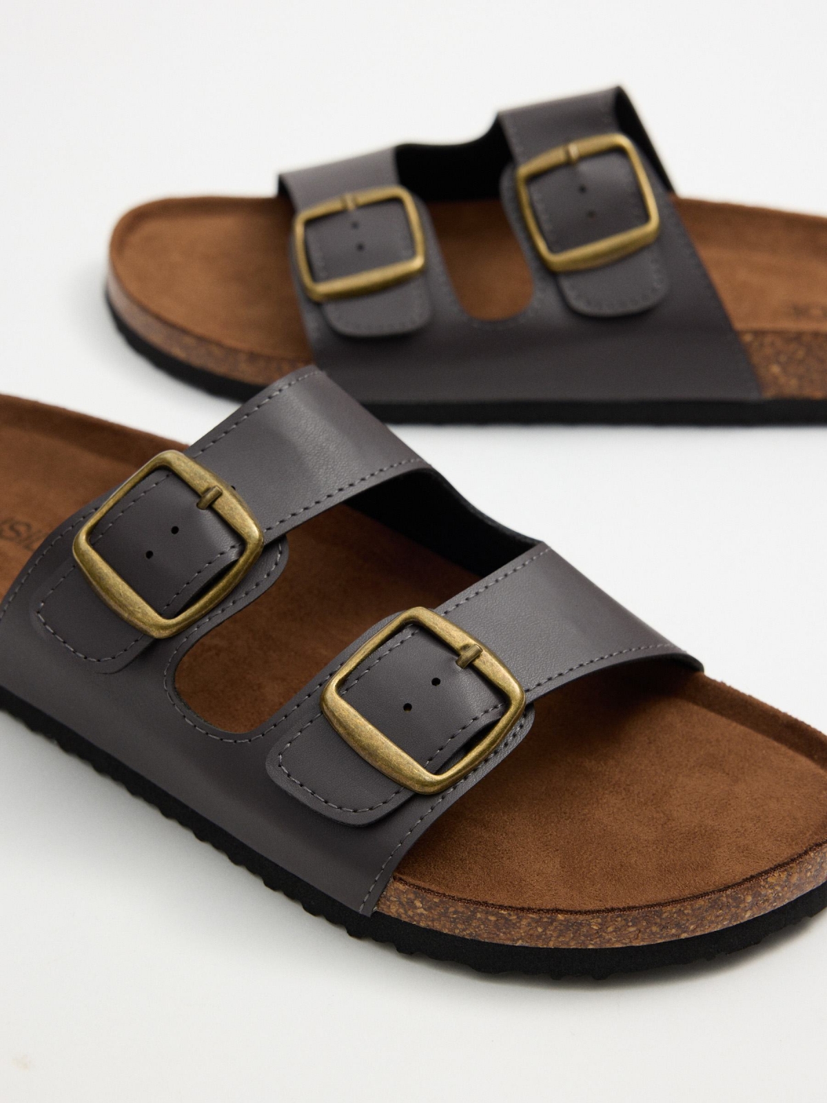 Open sandal buckles brown zenithal view