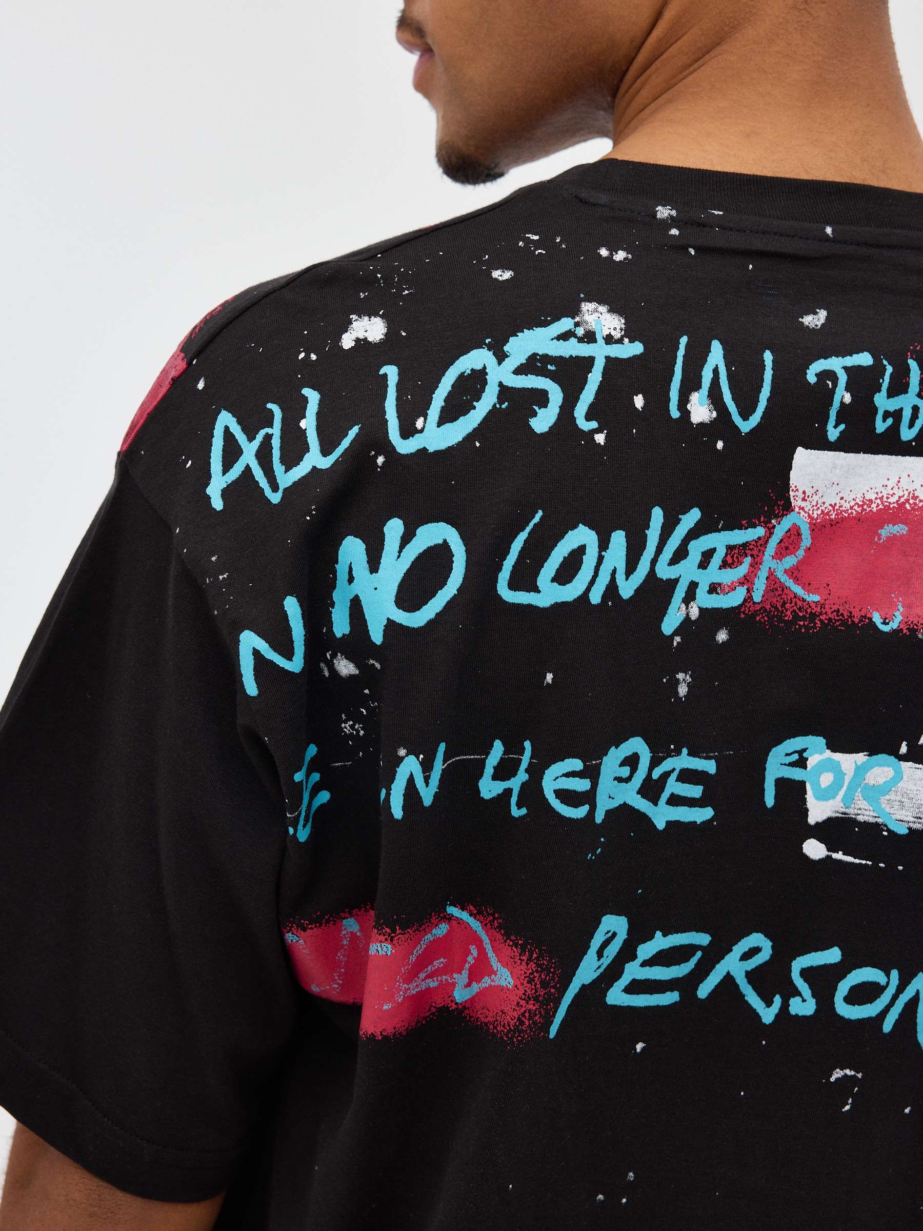 White graffiti t-shirt black middle front view