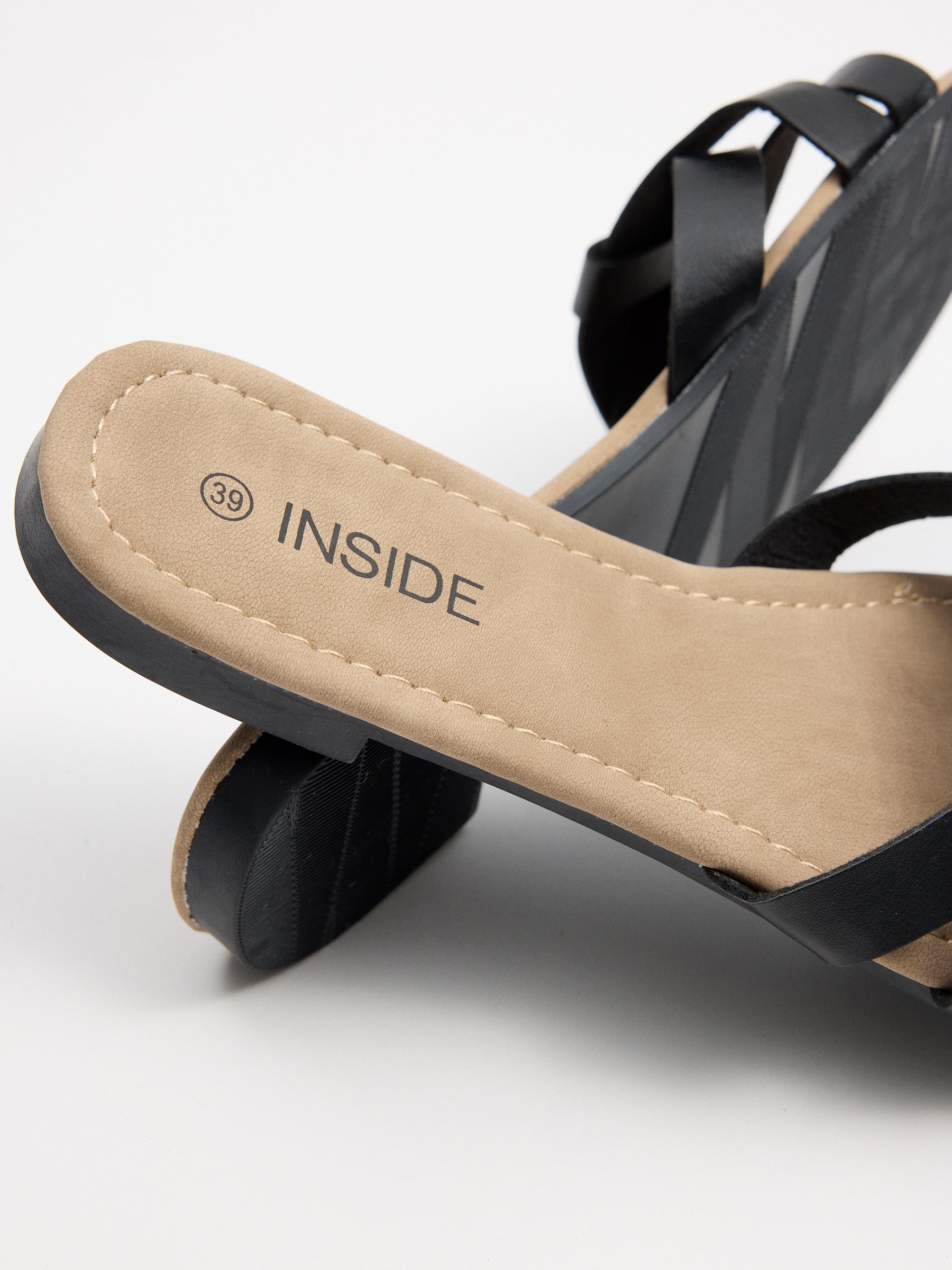 Strappy thong sandal black/beige