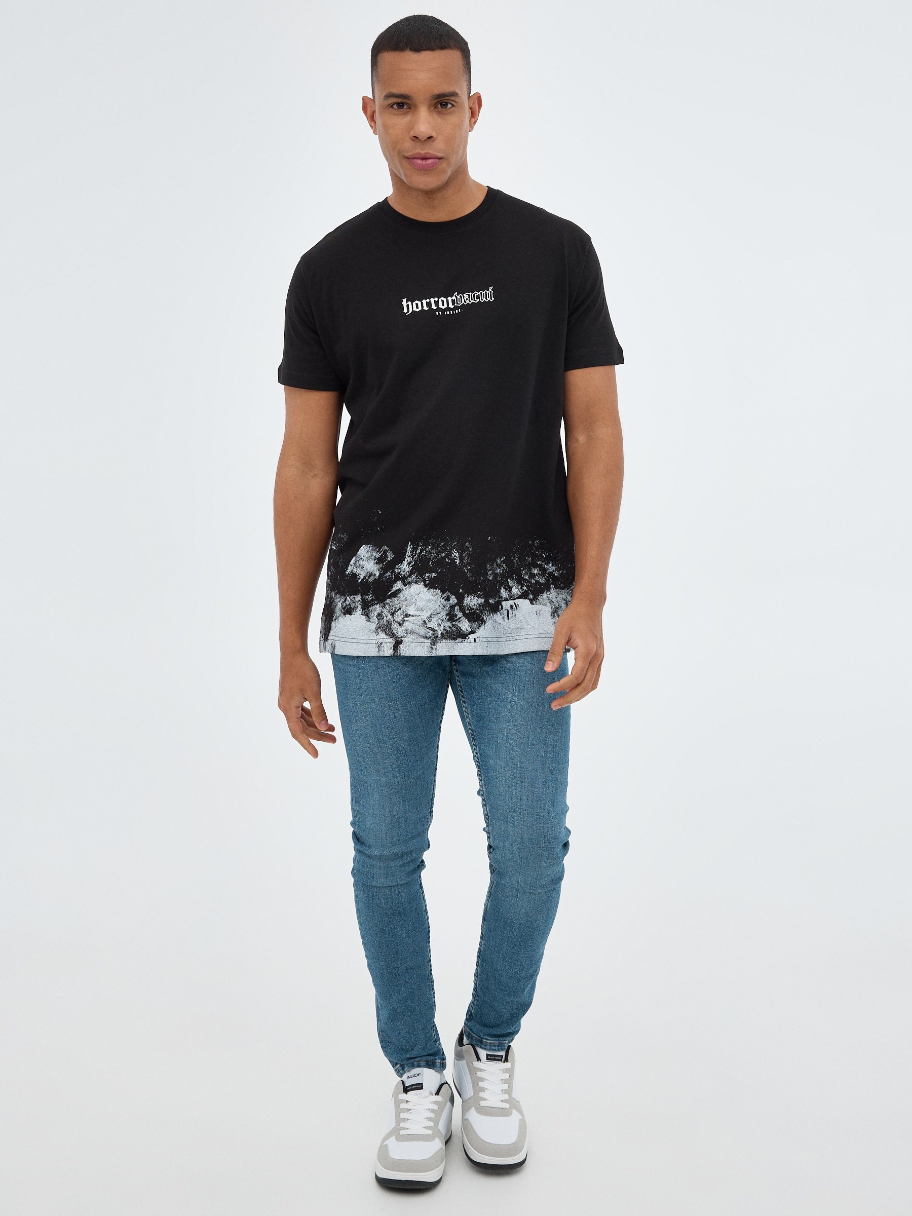 T-shirt de horror preto vista meia frontal