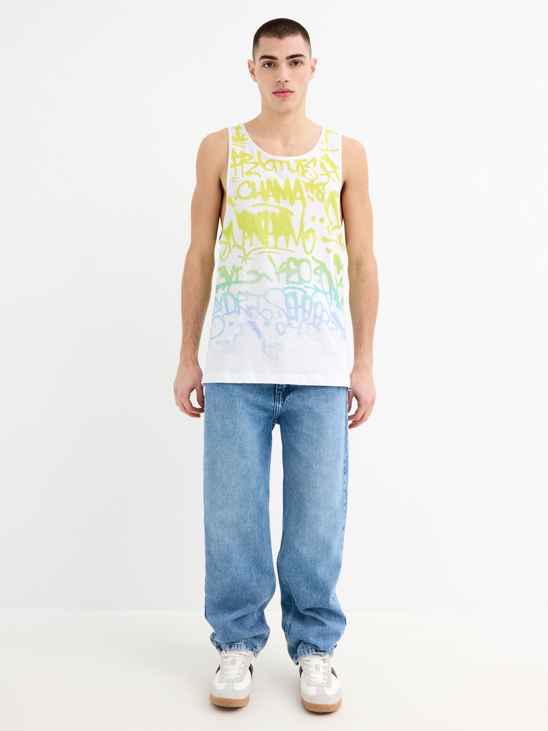 Camiseta de tirantes graffiti blanco vista media frontal