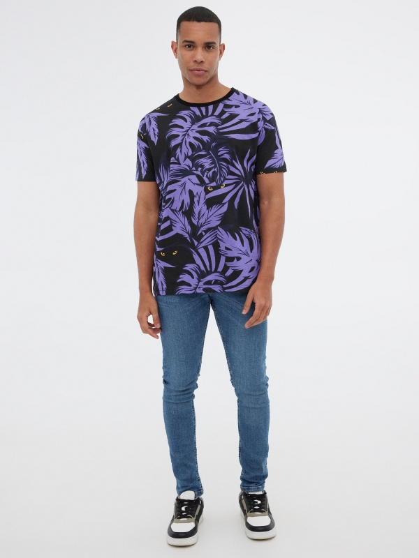 Camiseta tropical morada negro vista general frontal