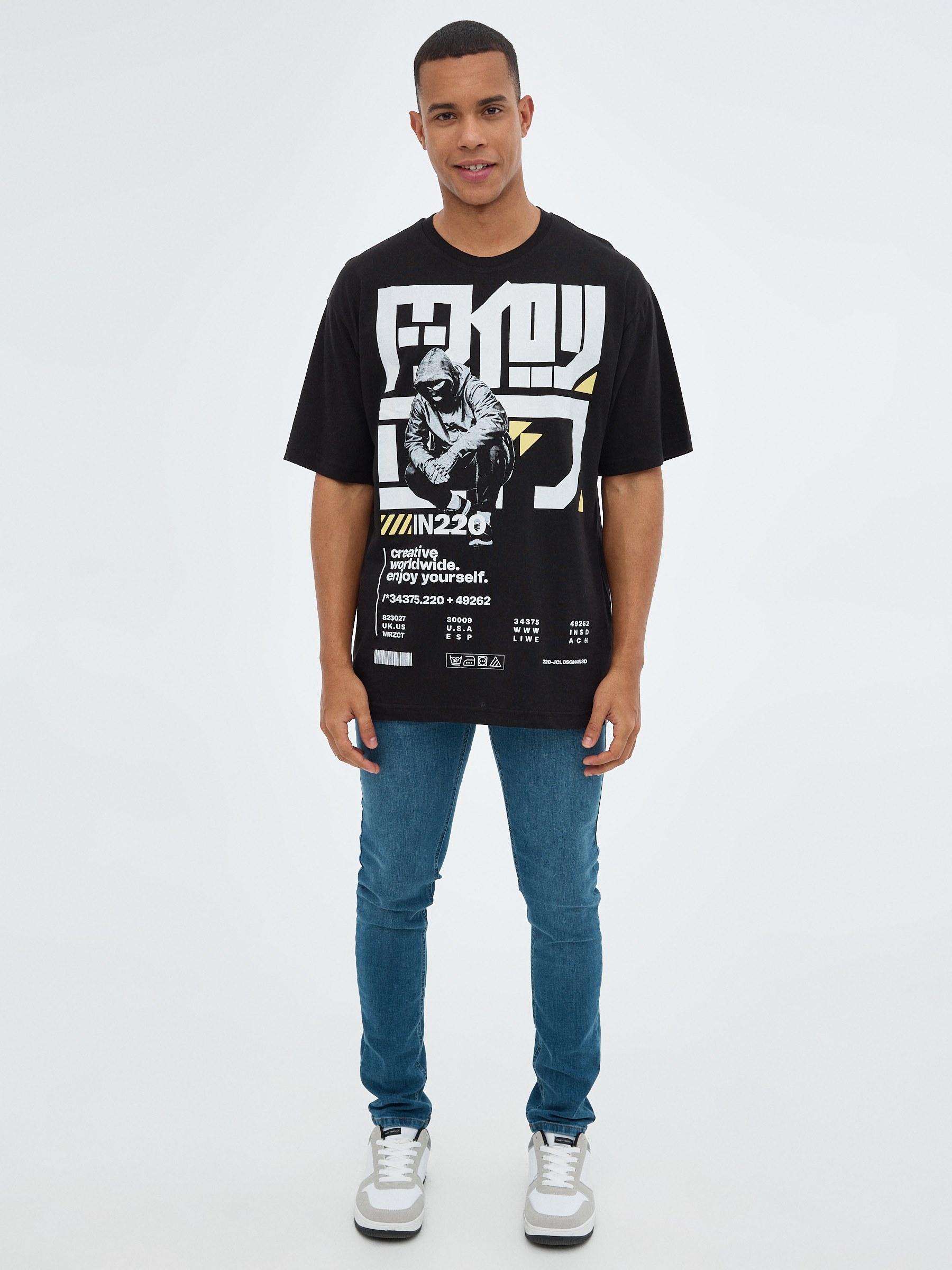 Camiseta oversized print japonés negro vista media frontal