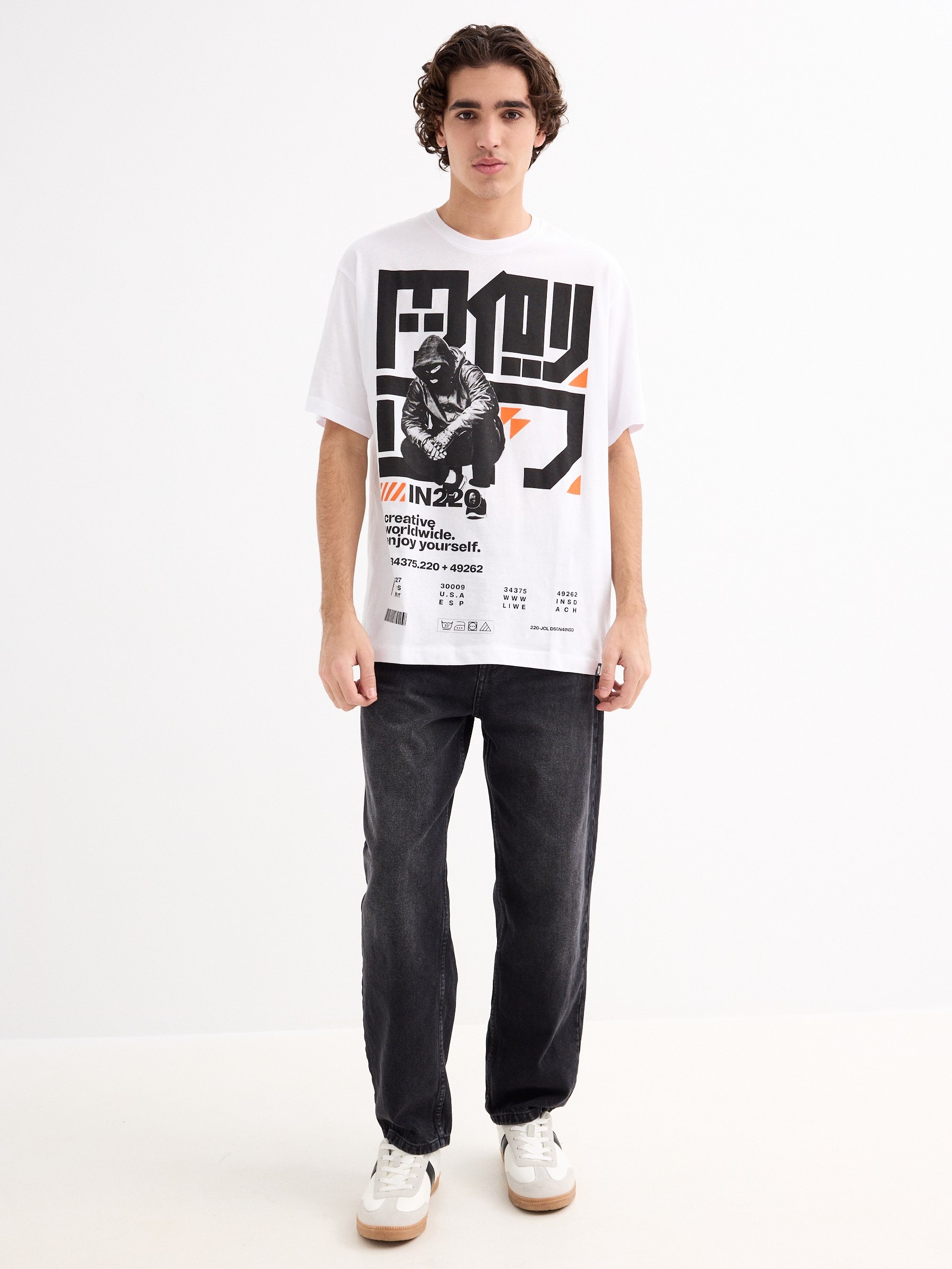 Oversized Japanese print T-shirt white middle front view