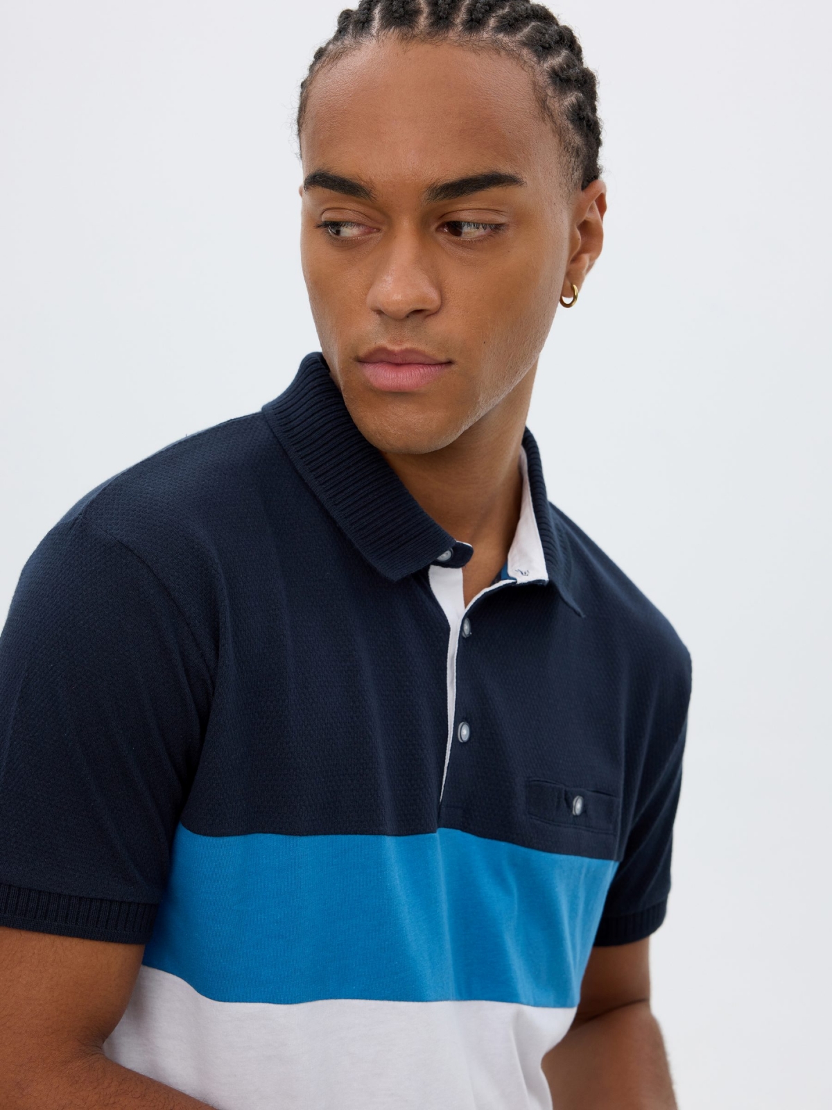 Polo rayas tejidas azul marino vista detalle