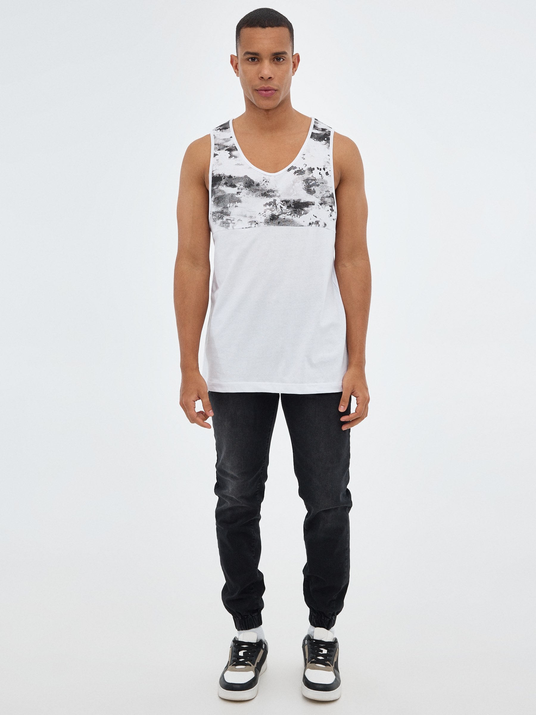 Camiseta tirantes manchas blanco vista media frontal