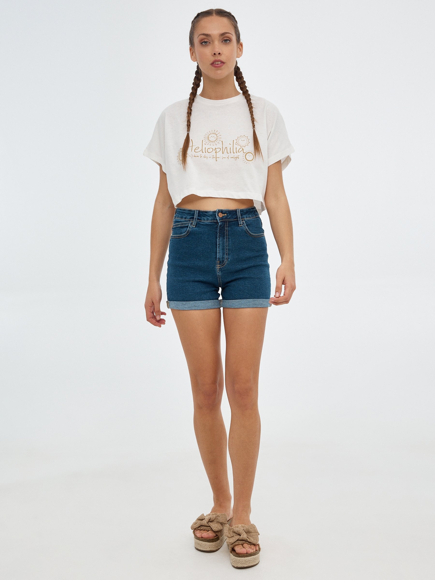 Camiseta crop Heliophilia beige vista media frontal