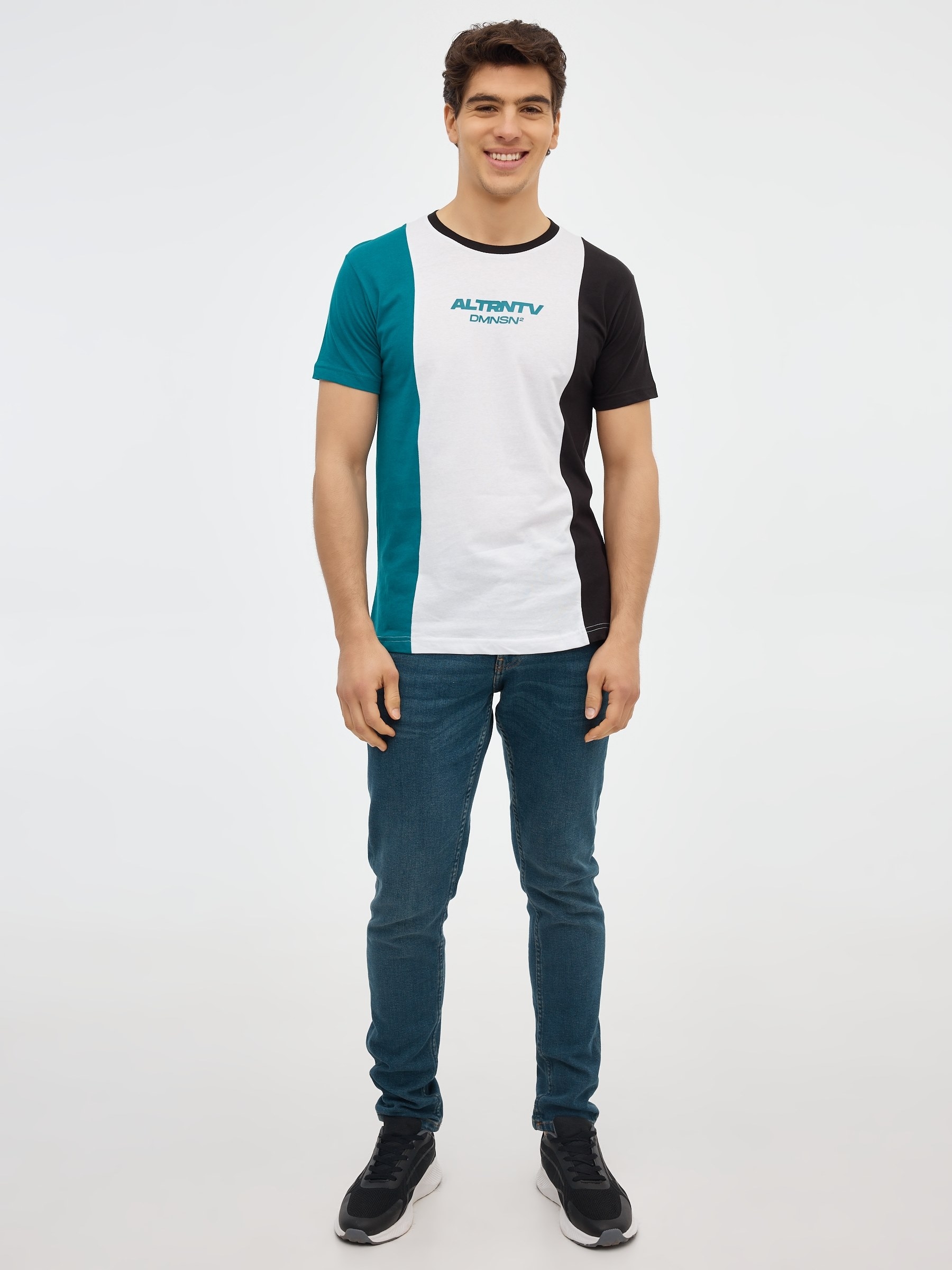 Camiseta ALTRNTV negro vista media frontal