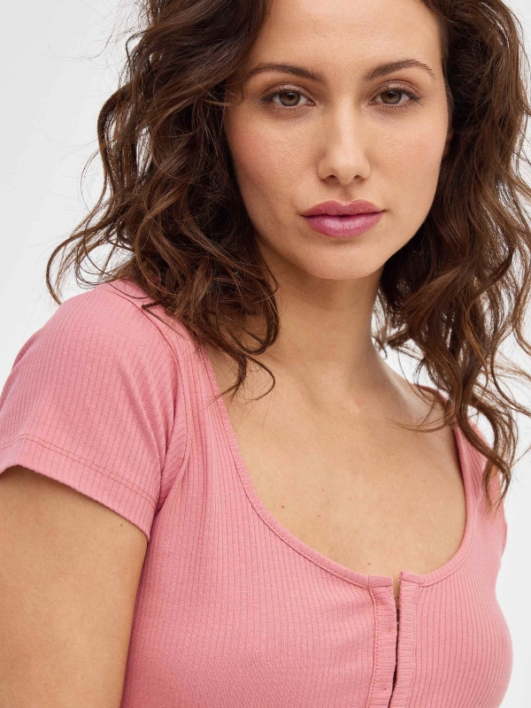 Body Rib con corchetes rosa vista detalle