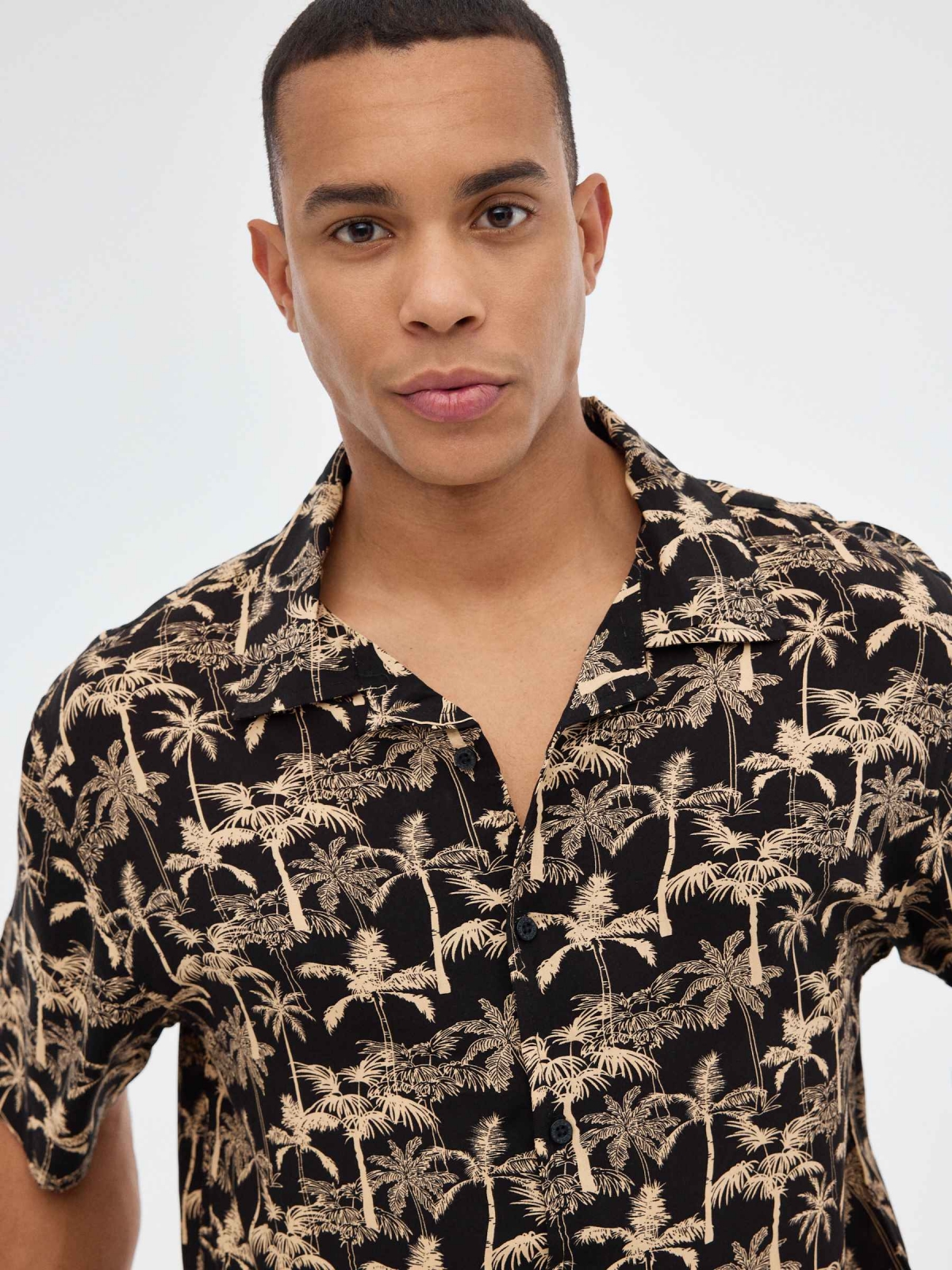 %Pto% Camisa print palmeras negro