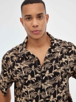 %Pto% Camisa com estampa de palmeira preto