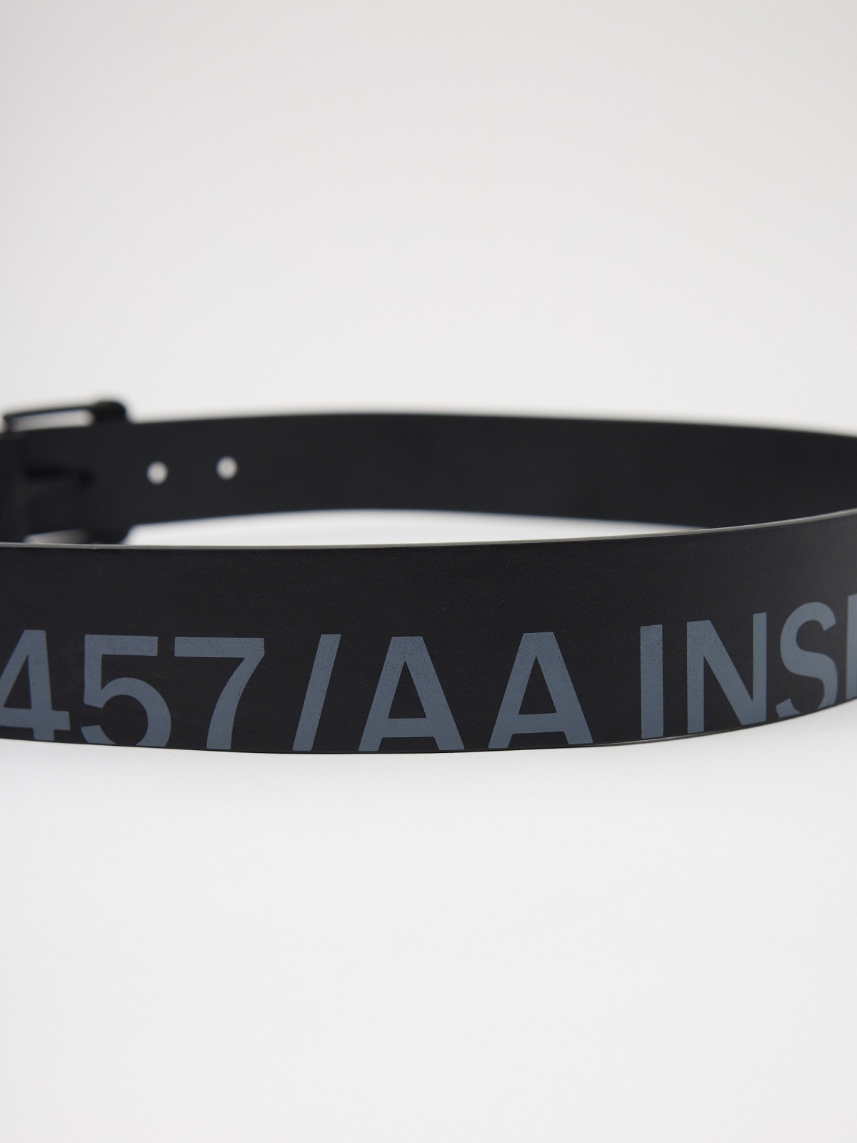 Cinturón negro serigrafía negro vista detalle