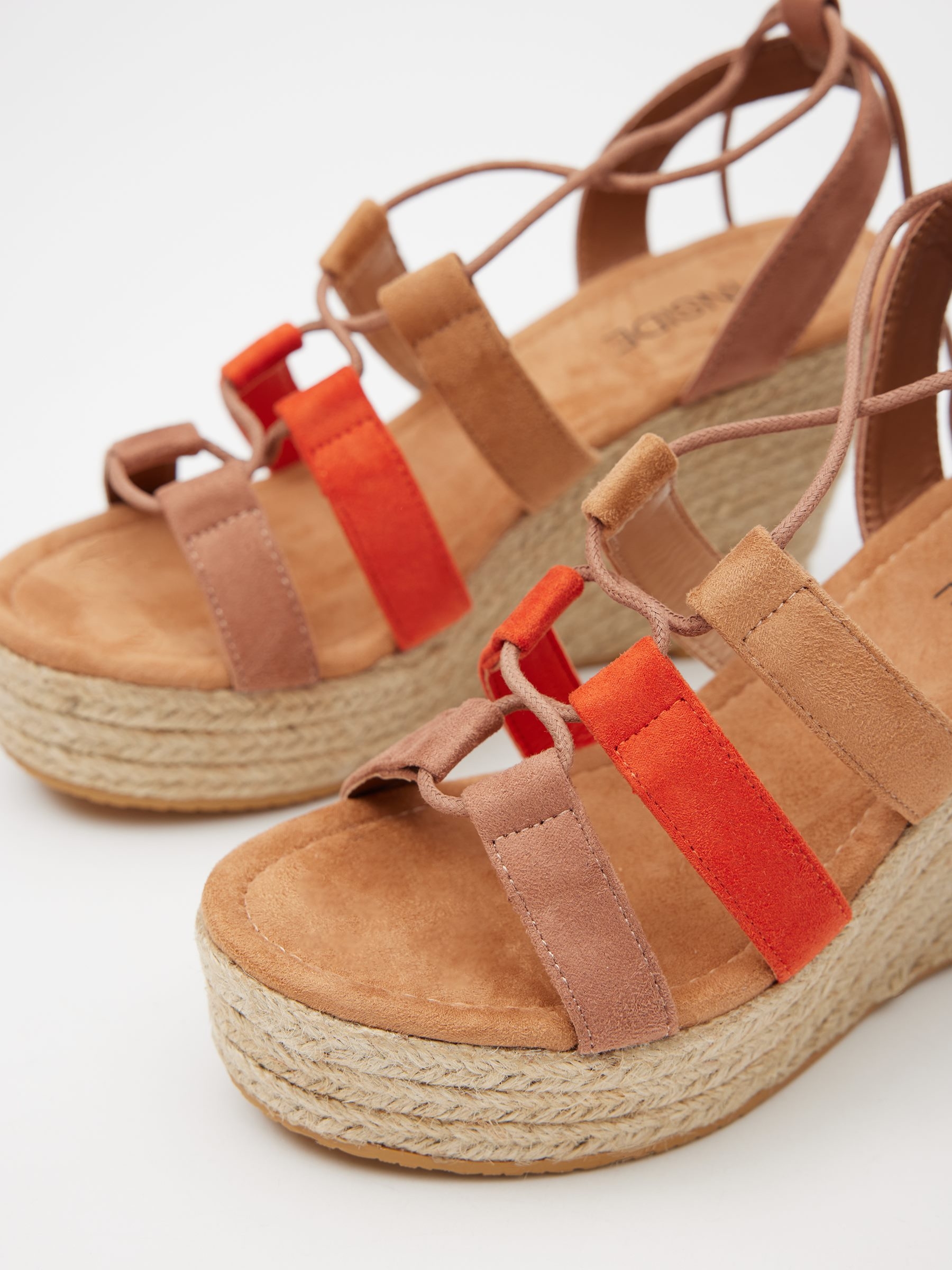 Cuñas de tiras multicolor multicolor