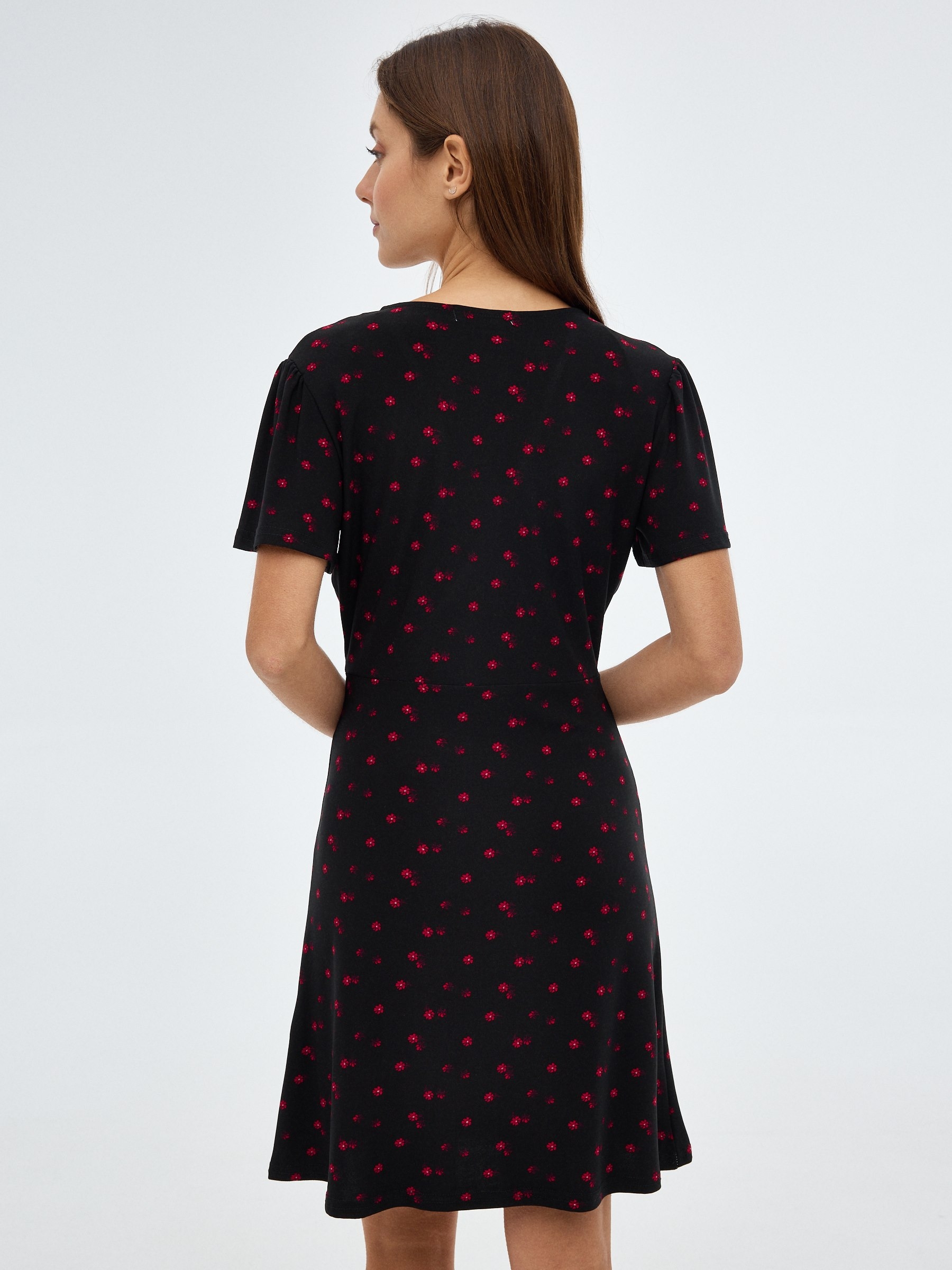 Mini vestido floral em cruz preto vista meia frontal