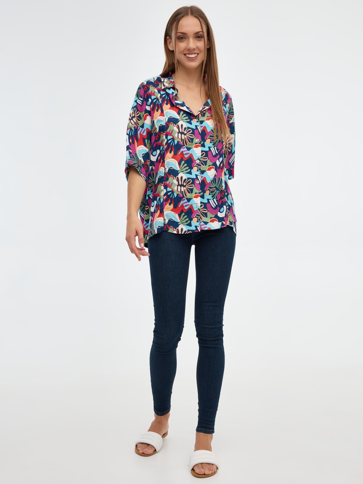 Camisa de tamanho superior ao normal multicolorido vista geral frontal