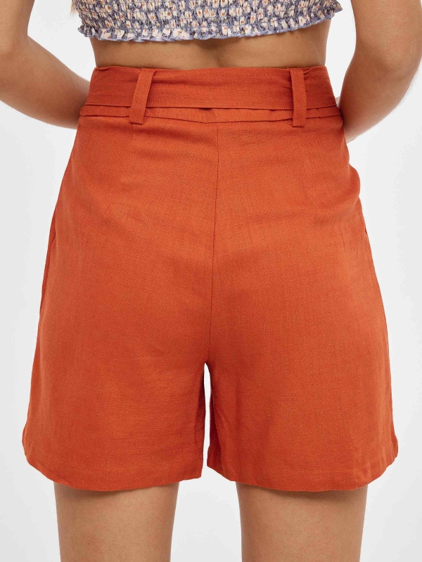 Short rústicos de pinzas teja vista detalle