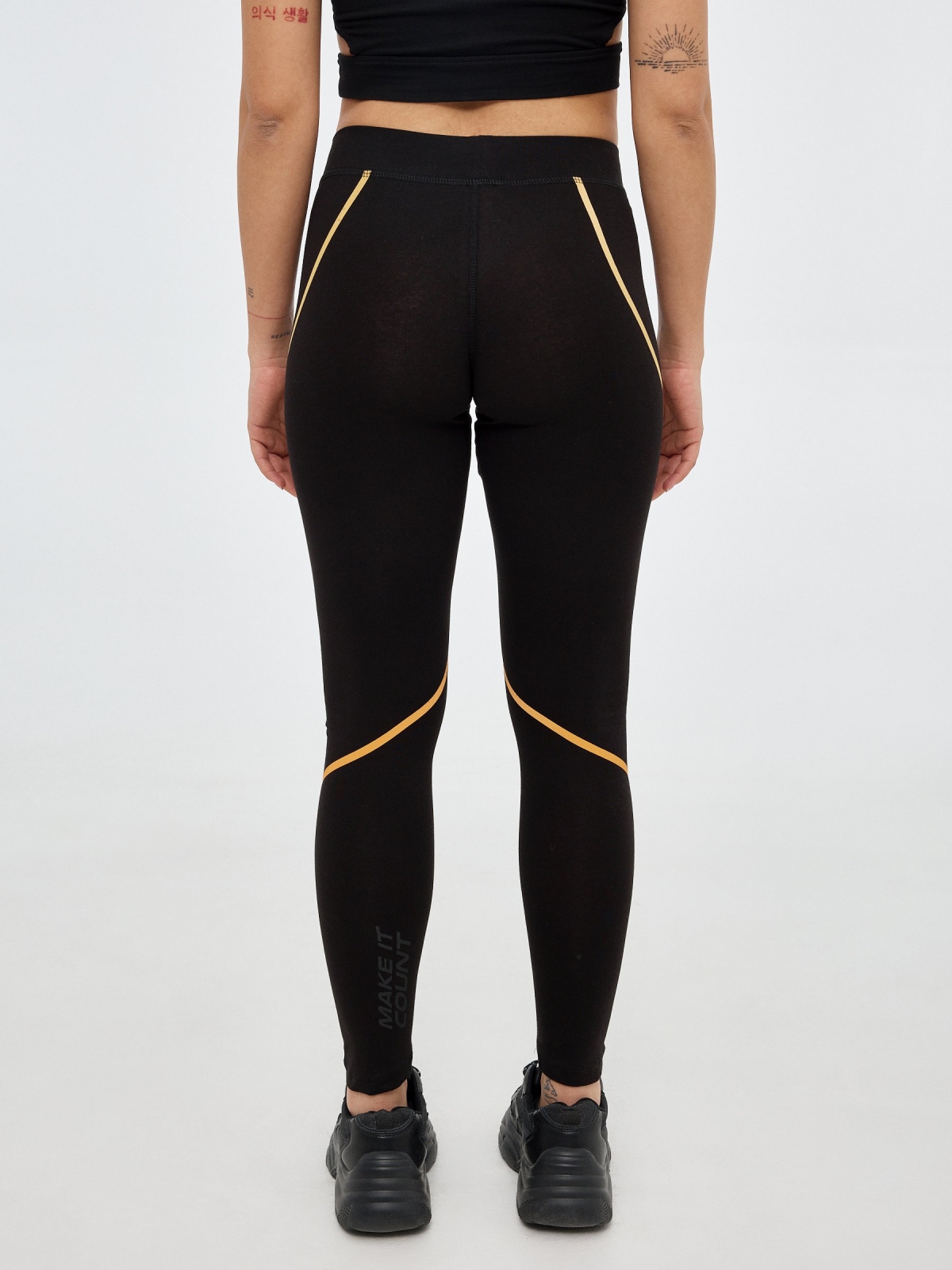 Legging sport graphics black middle back view