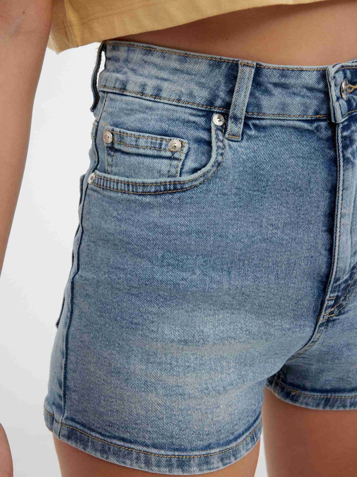Shorts denim tiro alto azul