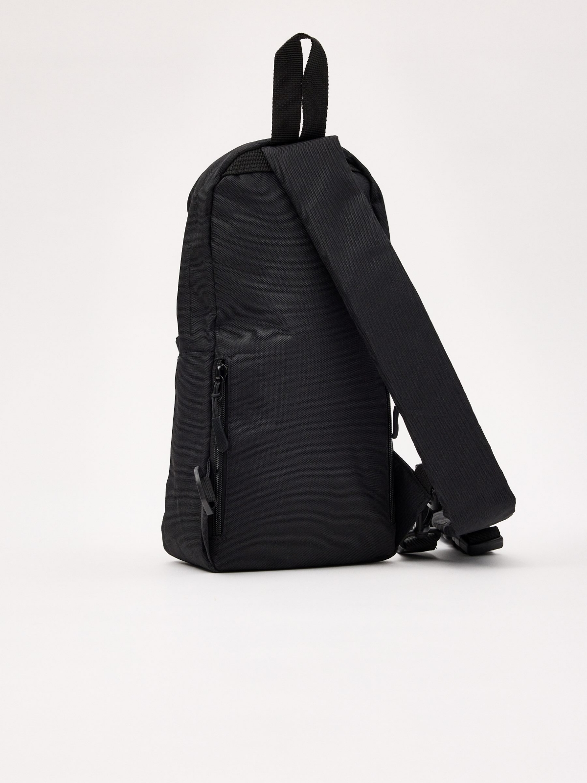 Saco de ombro de homem preto vista detalhe