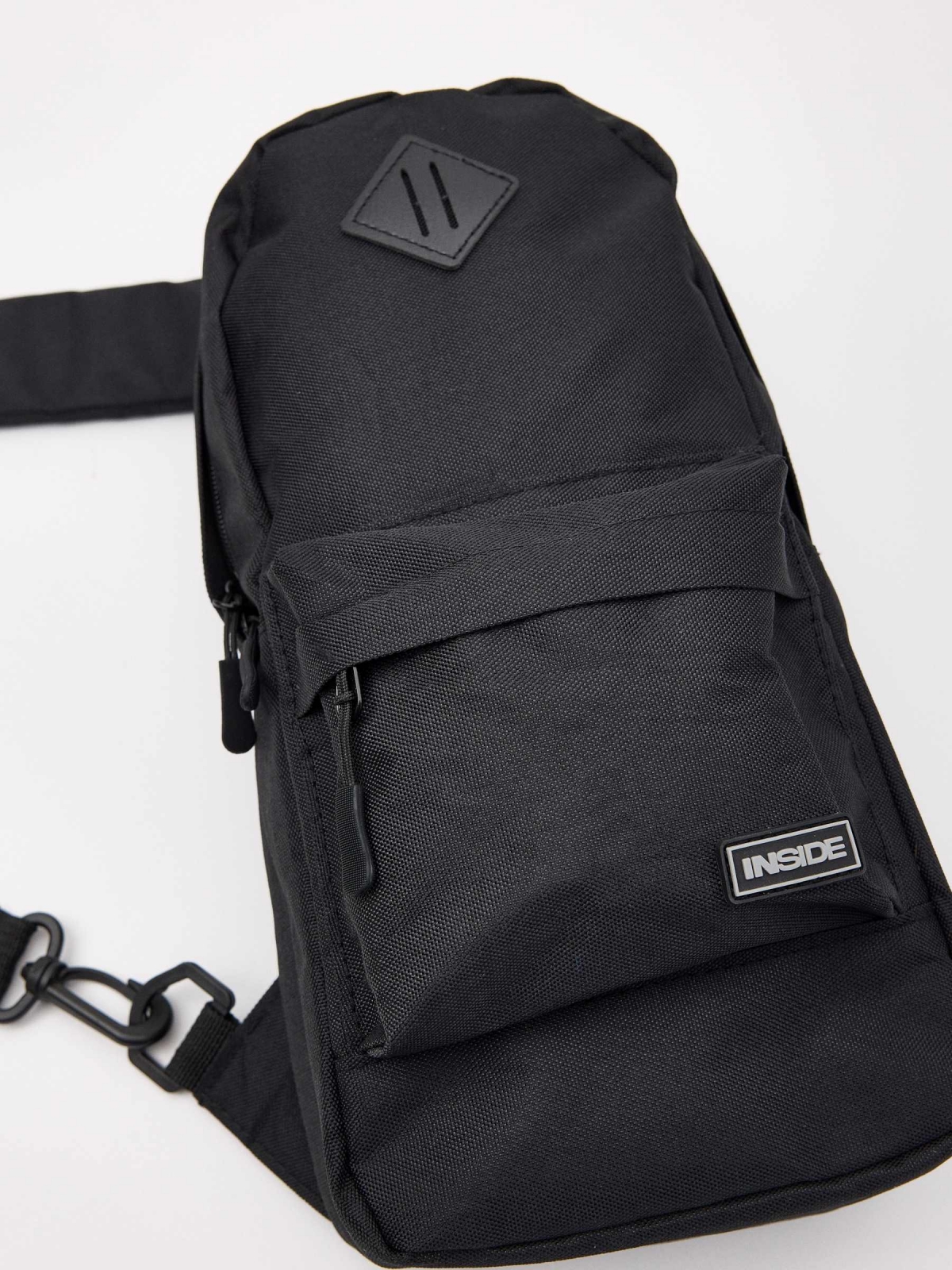 Saco de ombro de homem preto vista detalhe