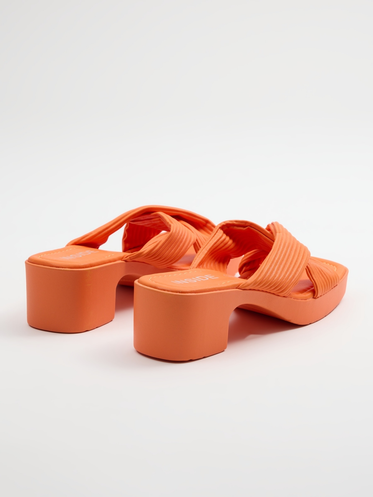 Platform sandal with crossed strap camel 45º back view