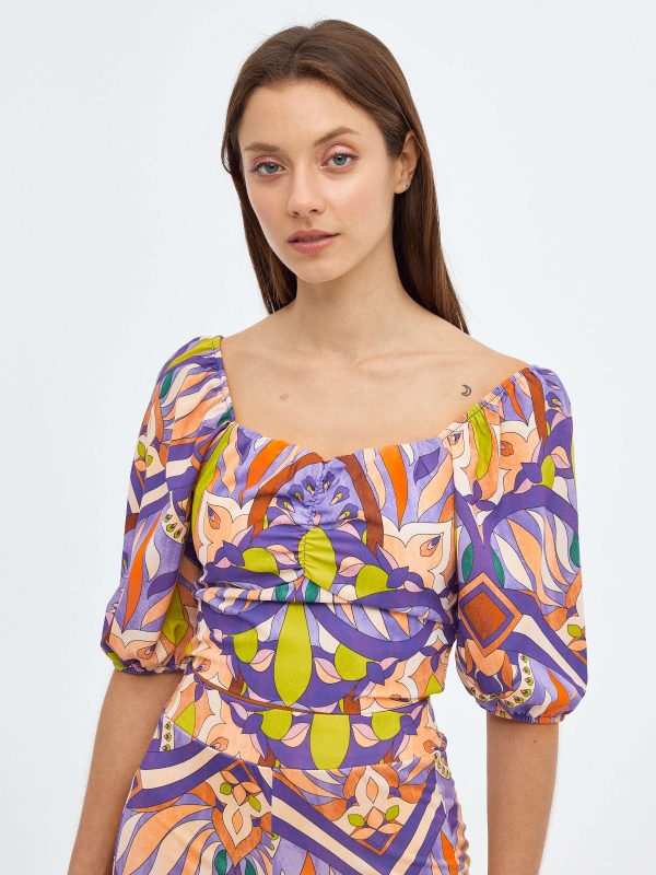 Blusa favo de mel com estampado total lilás vista meia frontal